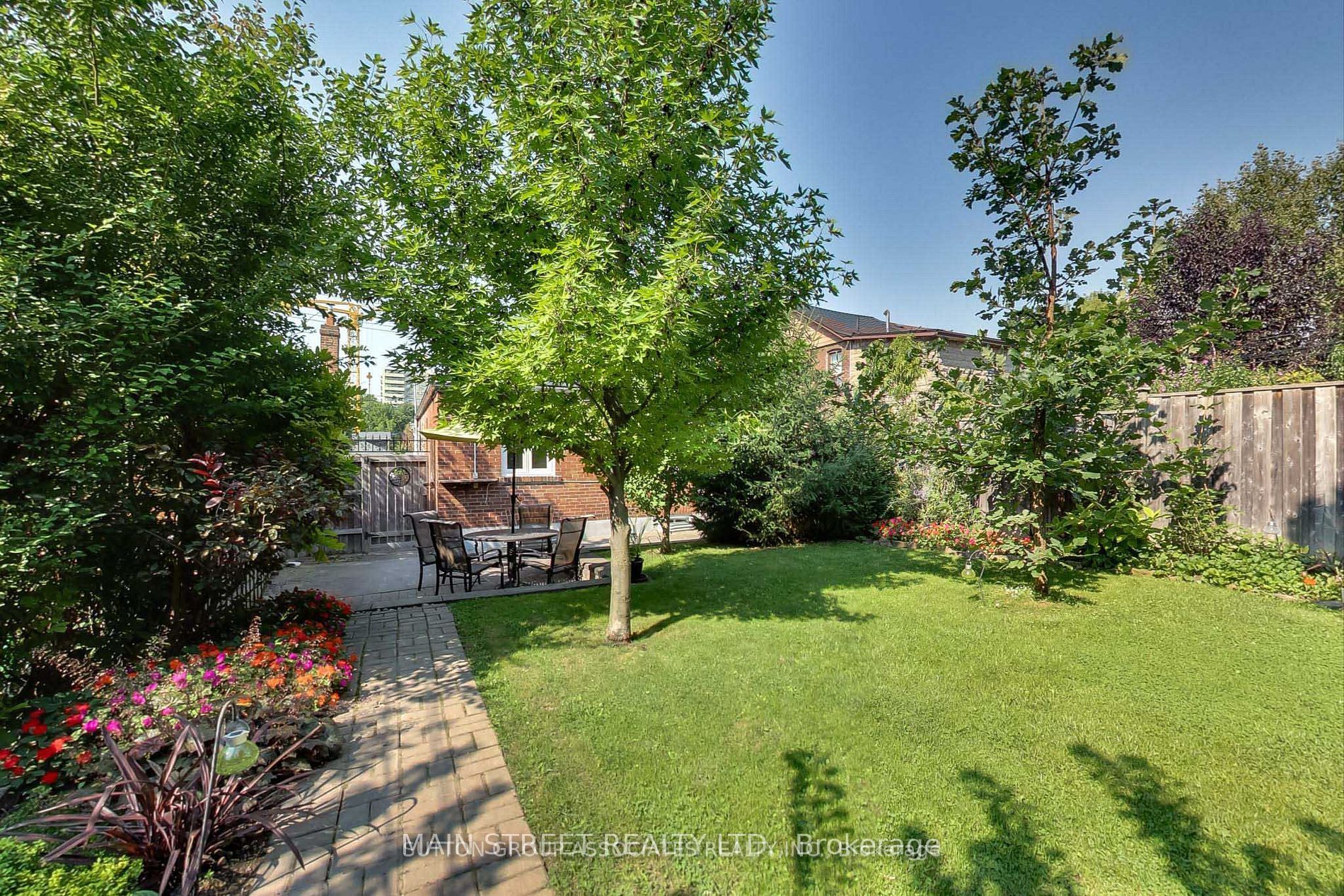 595 Northcliffe Boulevard, Toronto, ON M6E 3L6