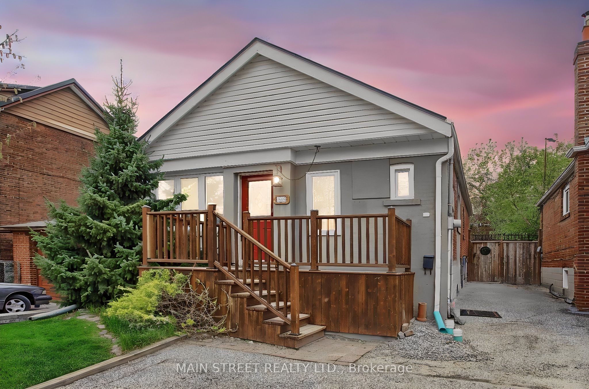 595 Northcliffe Boulevard, Toronto, ON M6E 3L6 photo 5