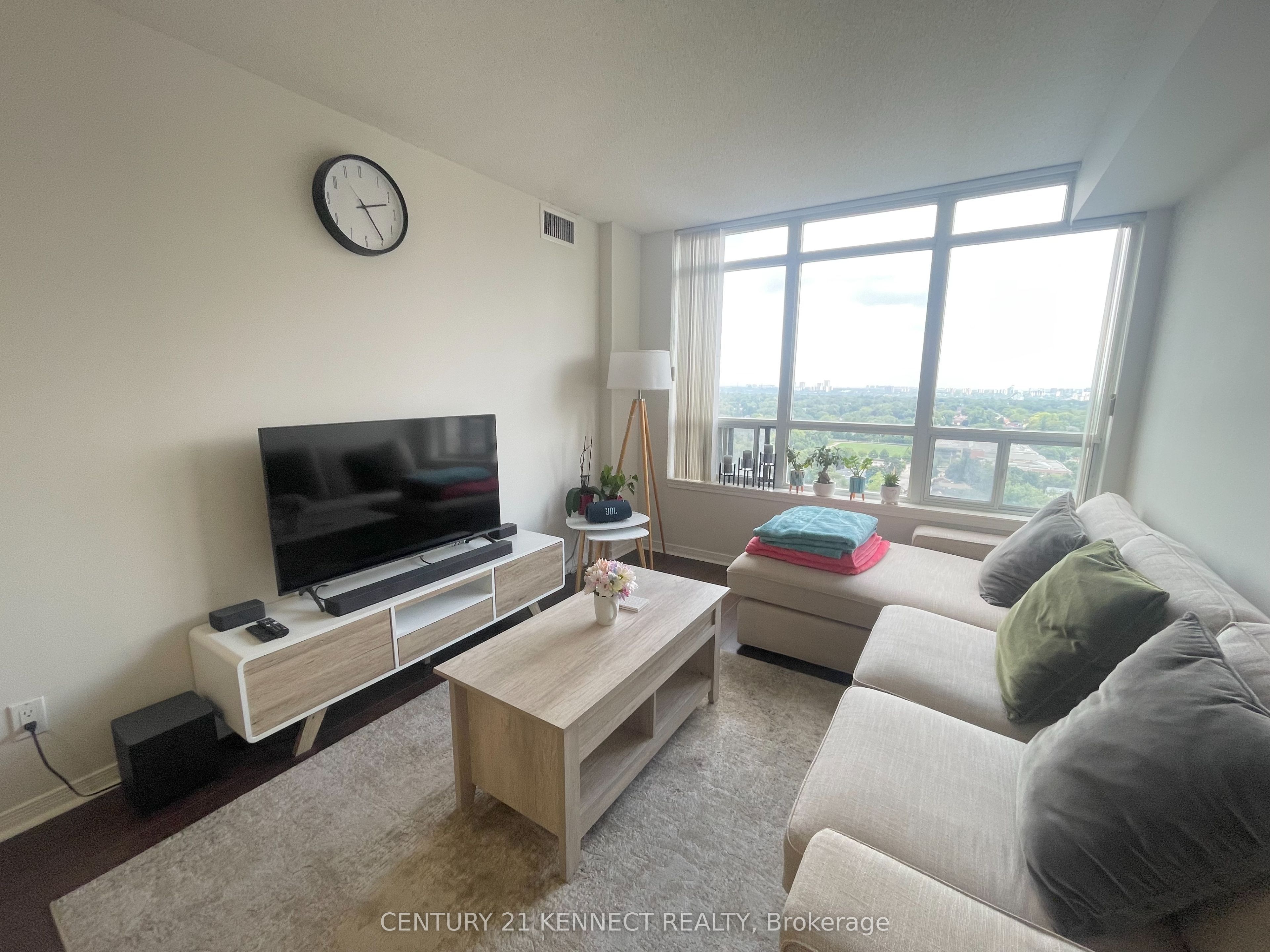 8 Hillcrest Avenue 1810, Toronto, ON M2N 6Y6 photo 2