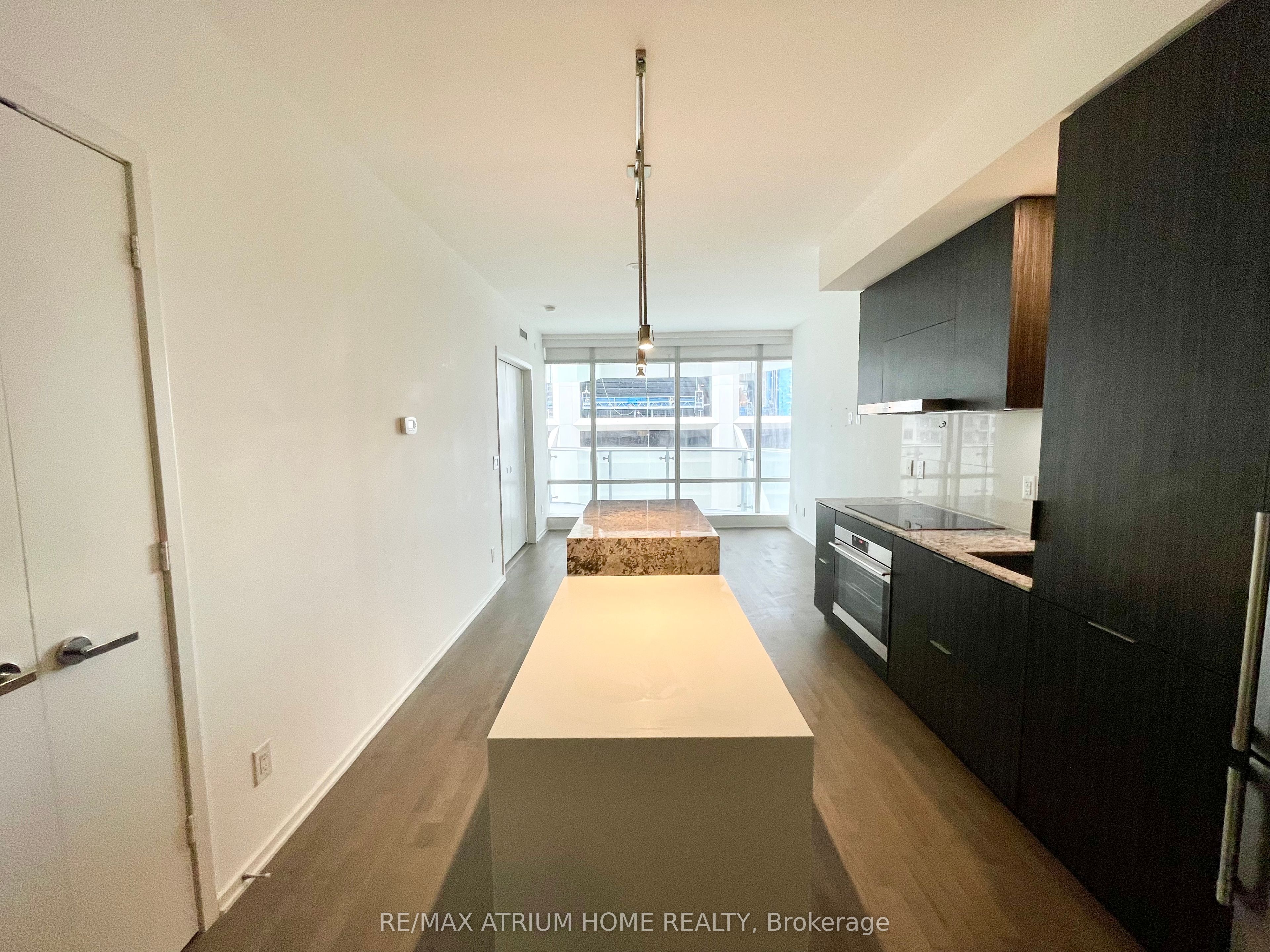 1 Bloor Street E 1809, Toronto, ON M4W 0A8 photo 3