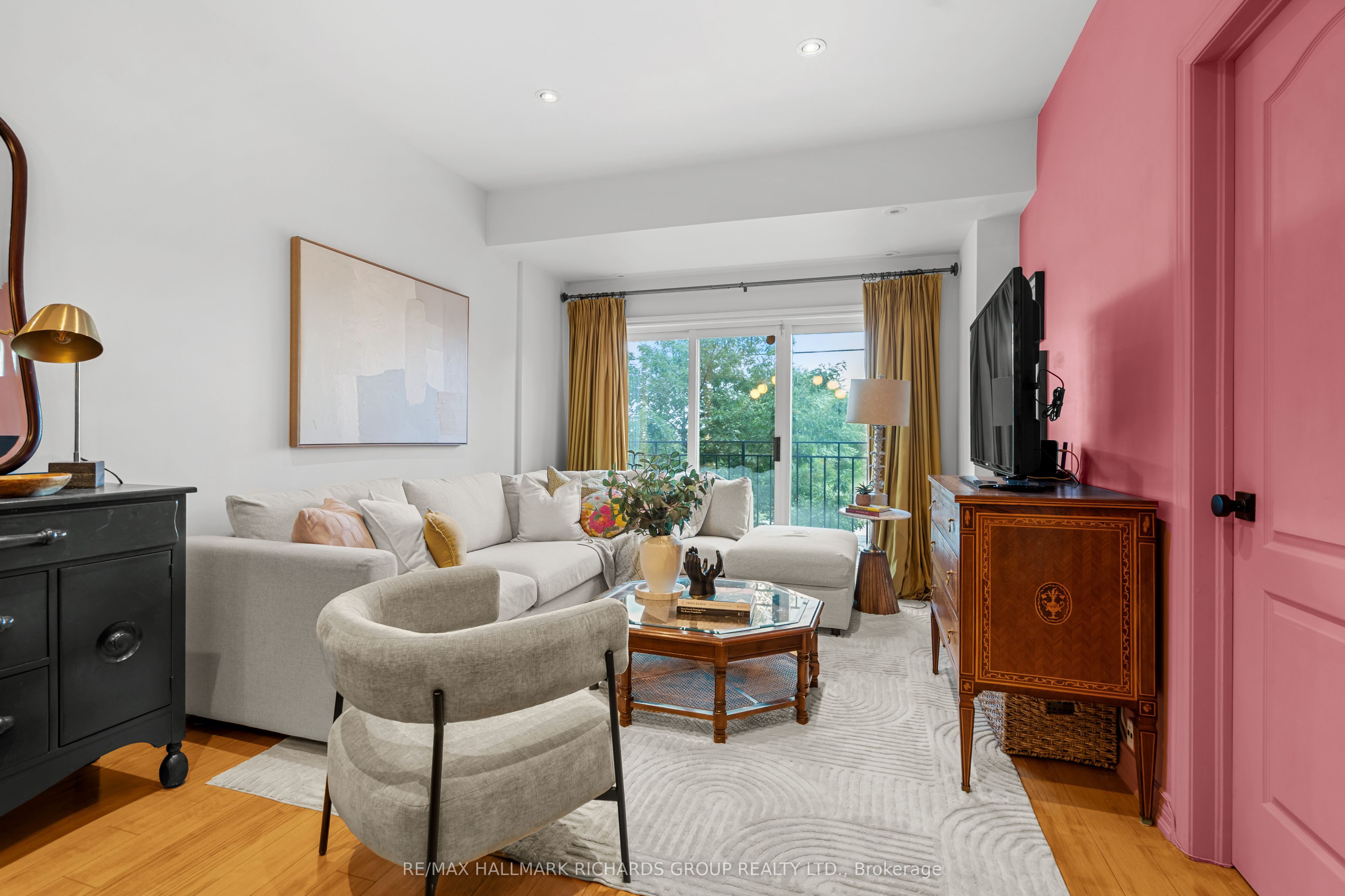 1496 Victoria Park Avenue 245, Toronto, ON M4A 2M6 photo 3
