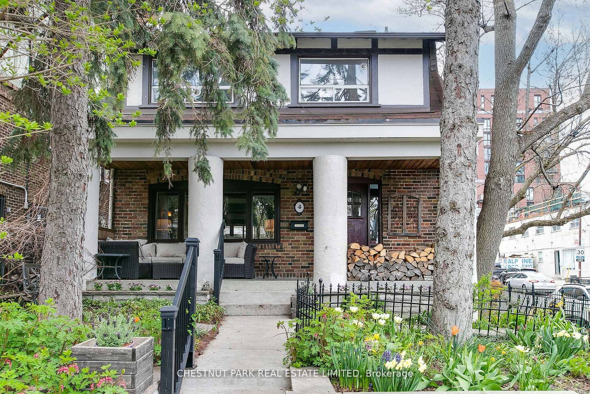 4 Biggar Avenue, Toronto, ON M6H 2N4