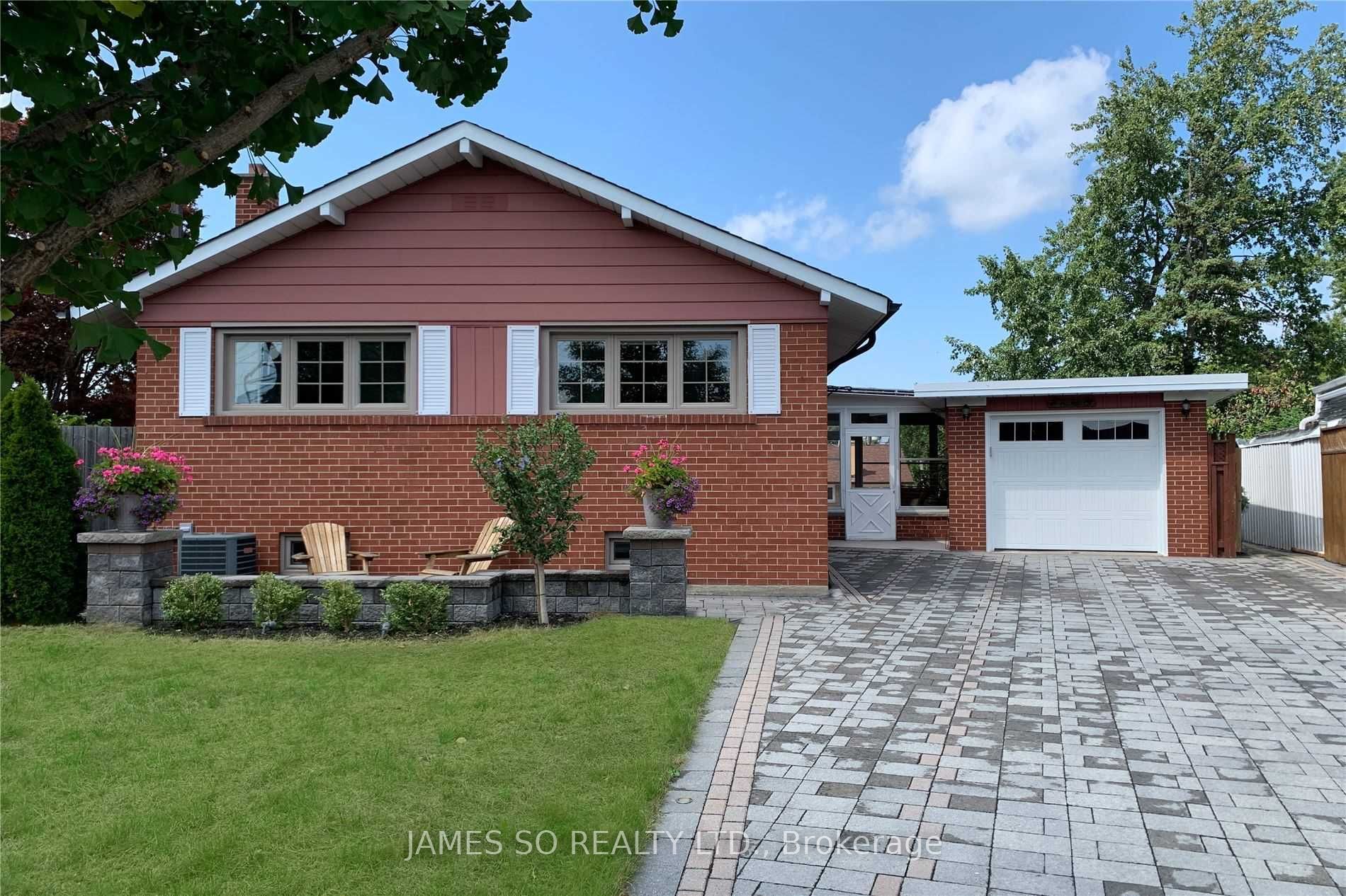 10 Mere Court, Toronto, ON M4A 2J6 photo 2