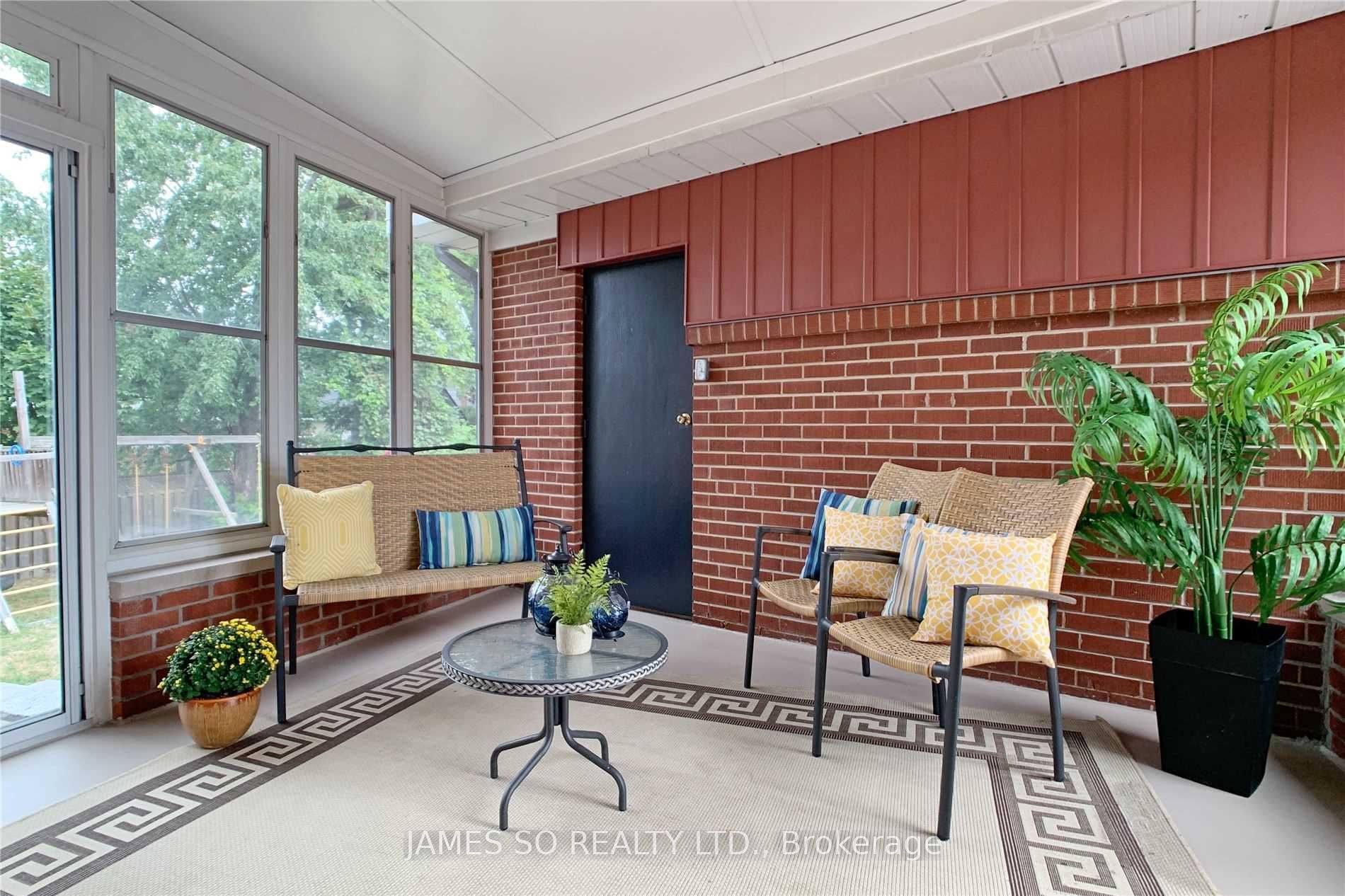 10 Mere Court, Toronto, ON M4A 2J6 photo 3