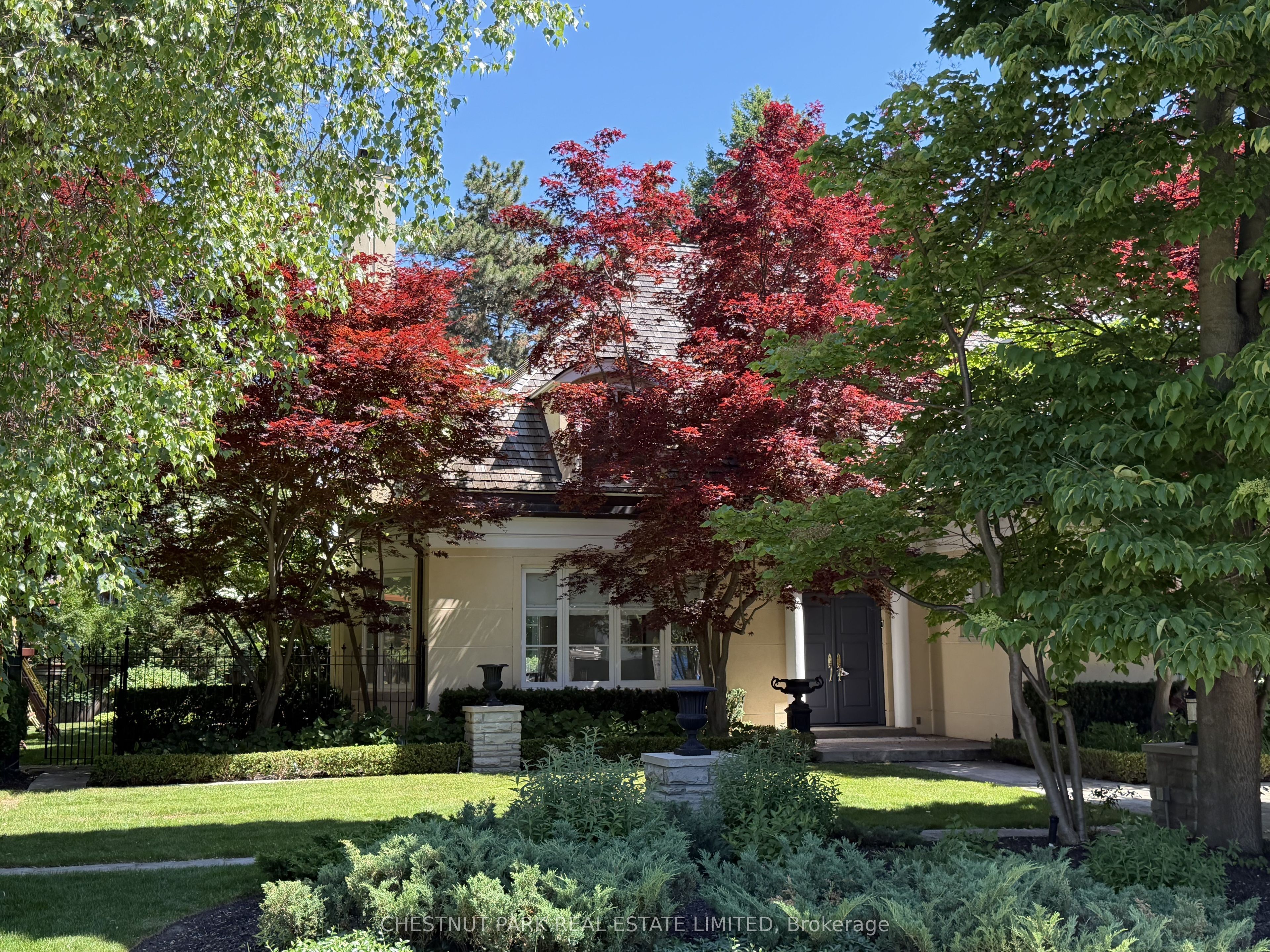 1 Glen Edyth Place, Toronto, ON M4V 2W1