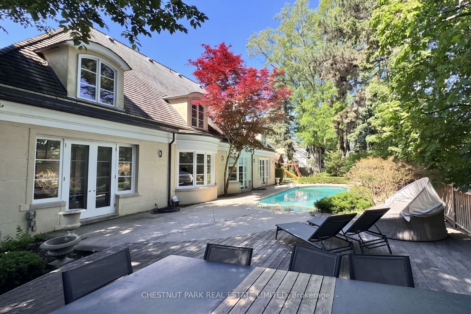 1 Glen Edyth Place, Toronto, ON M4V 2W1 photo 2