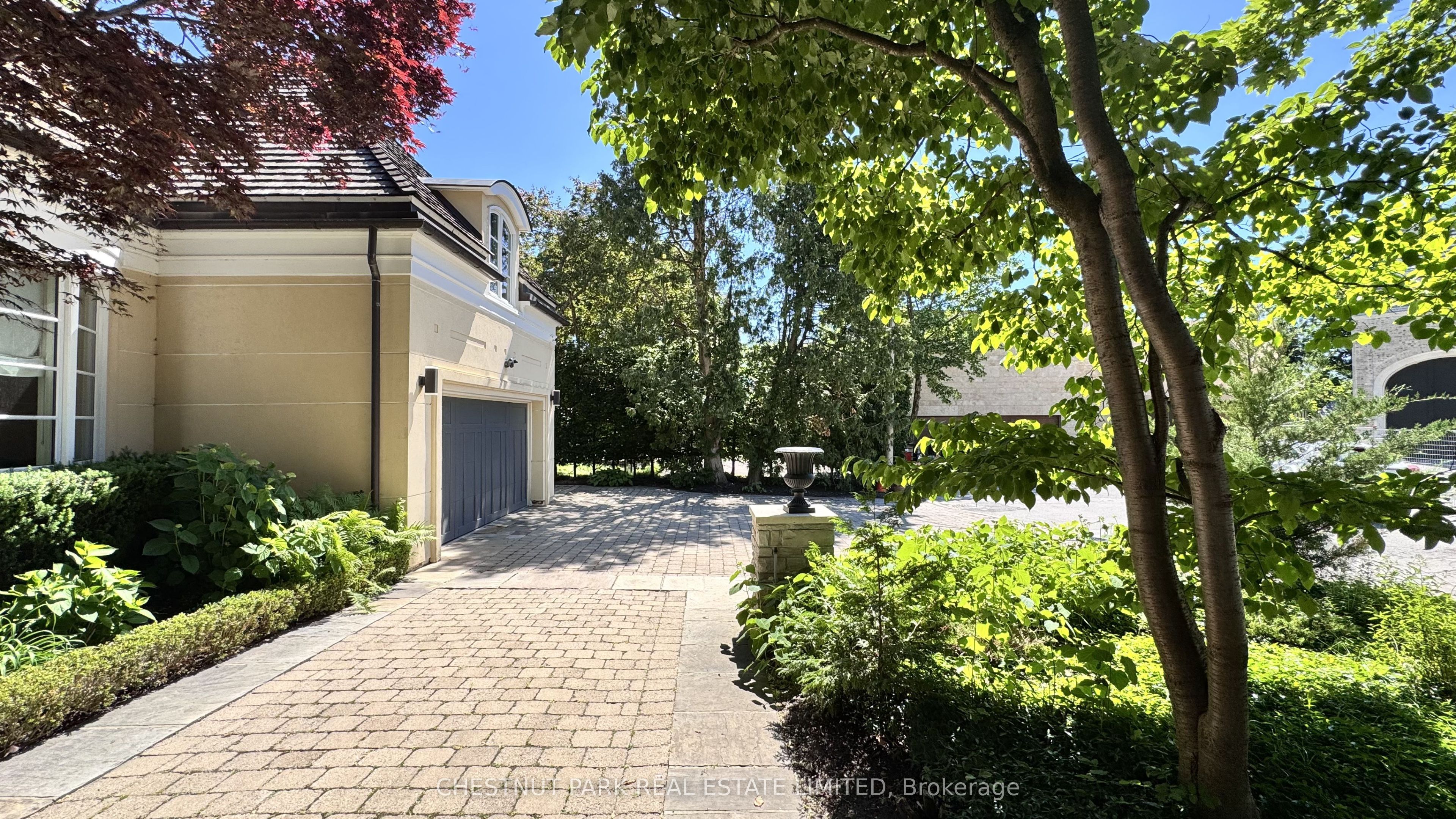 1 Glen Edyth Place, Toronto, ON M4V 2W1 photo 4