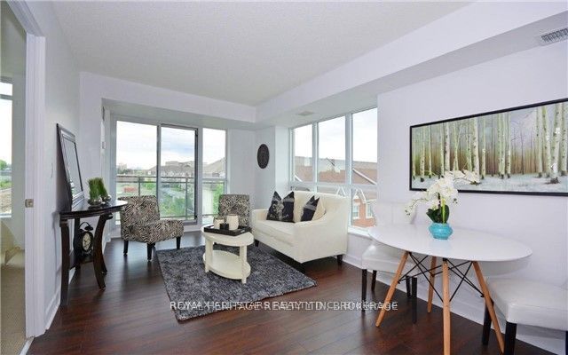 120 Dallimore Circle 424, Toronto, ON M3C 4J1 photo 3