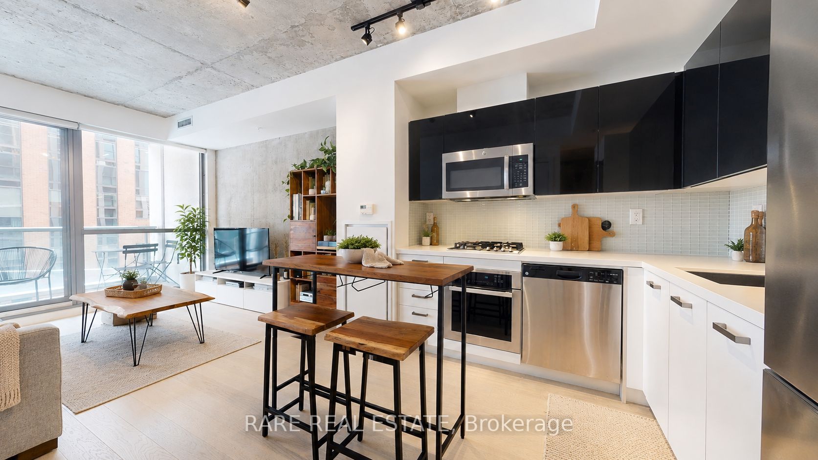 39 Brant Street 421, Toronto, ON M5V 0M8