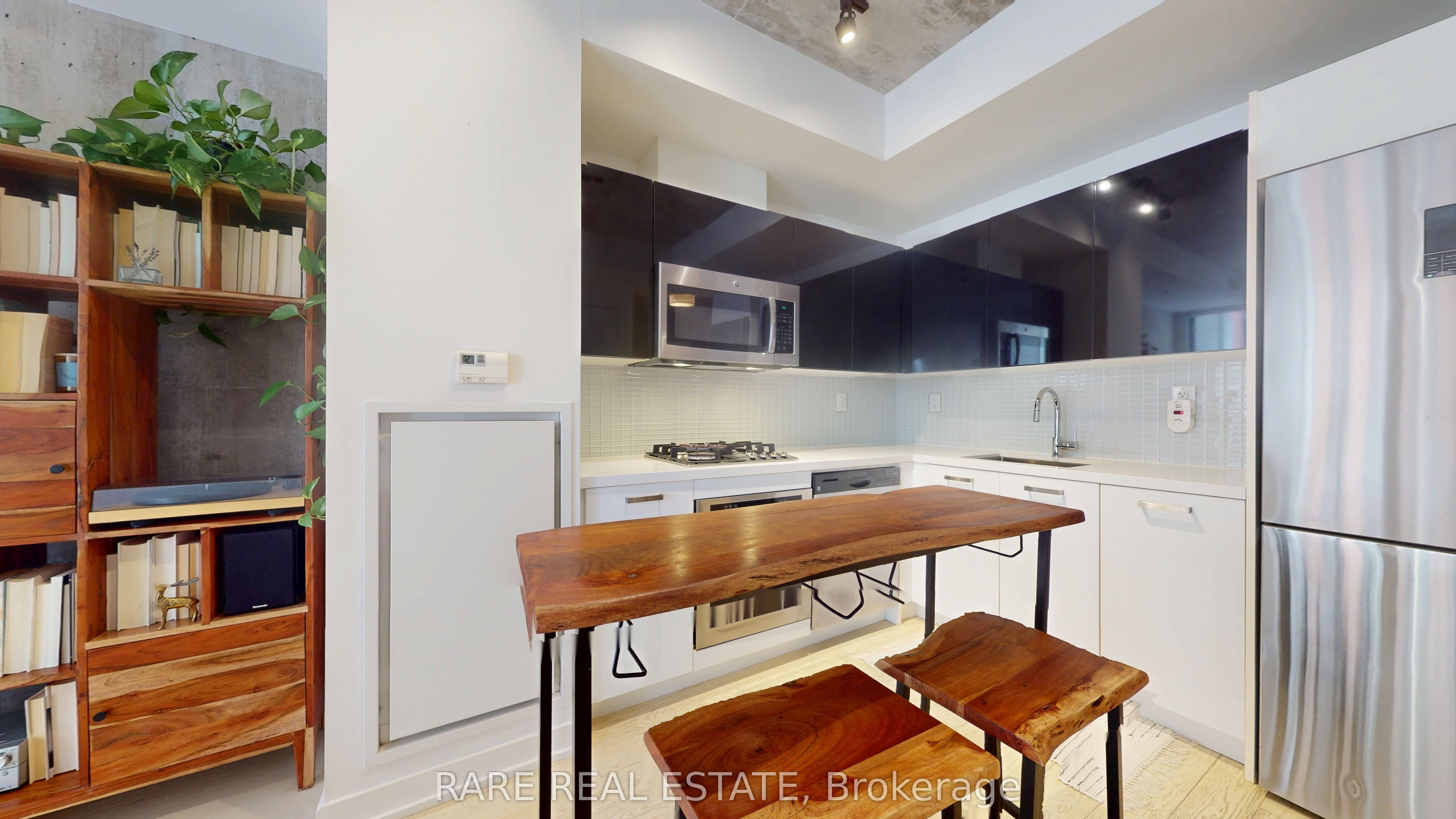 39 Brant Street 421, Toronto, ON M5V 0M8 photo 3