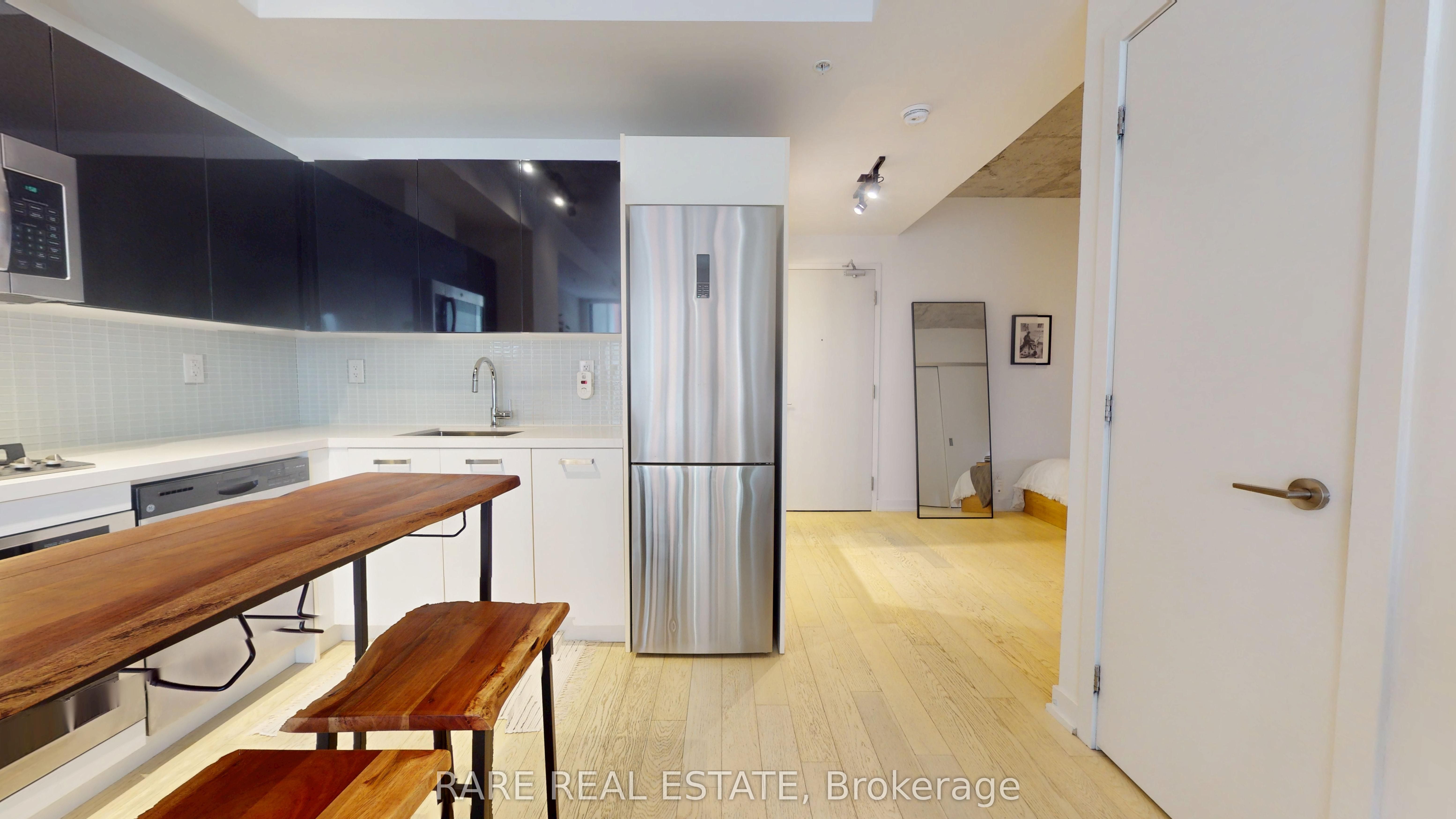 39 Brant Street 421, Toronto, ON M5V 0M8 photo 5