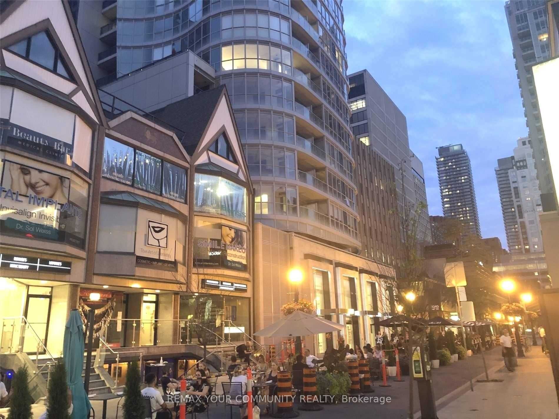 88 Cumberland Street 203, Toronto, ON M5R 1A3 photo 2