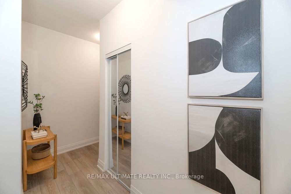 20 Soudan Avenue 1008, Toronto, ON M4S 1V5 photo 3