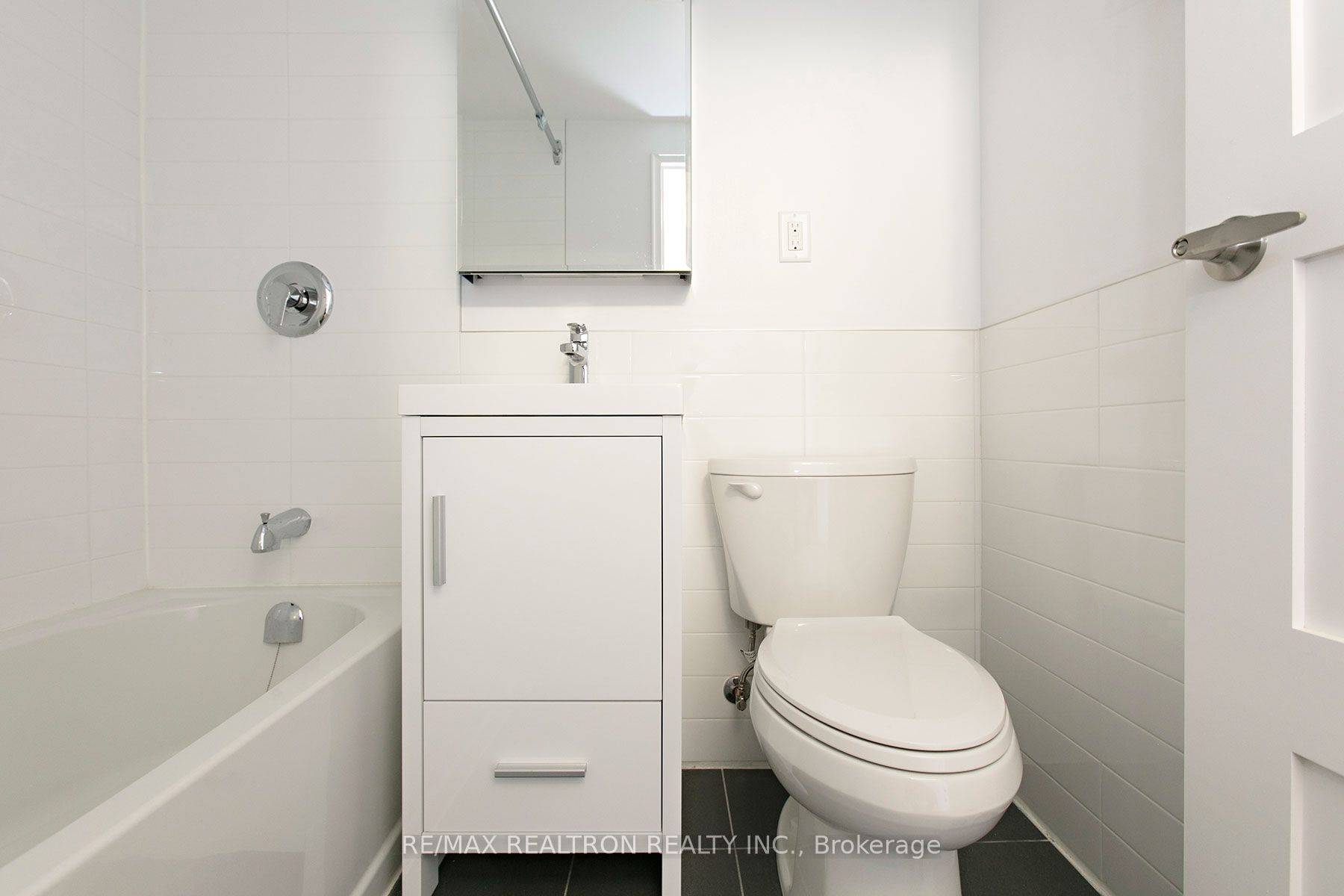 276 St George Street 709, Toronto, ON M5R 2P6 photo 2