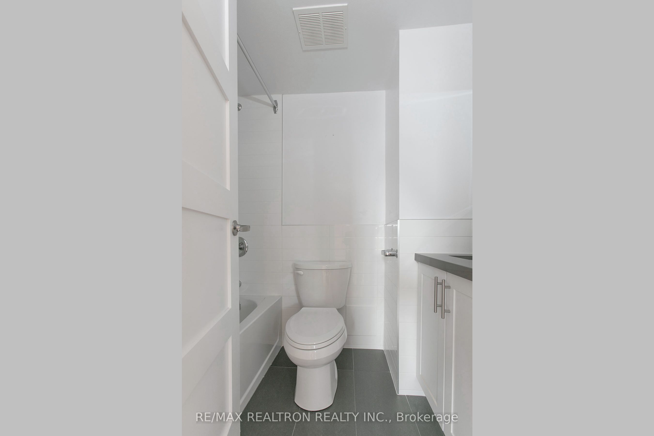 1500 Bathurst Street 1009, Toronto, ON M5P 3L3 photo 2