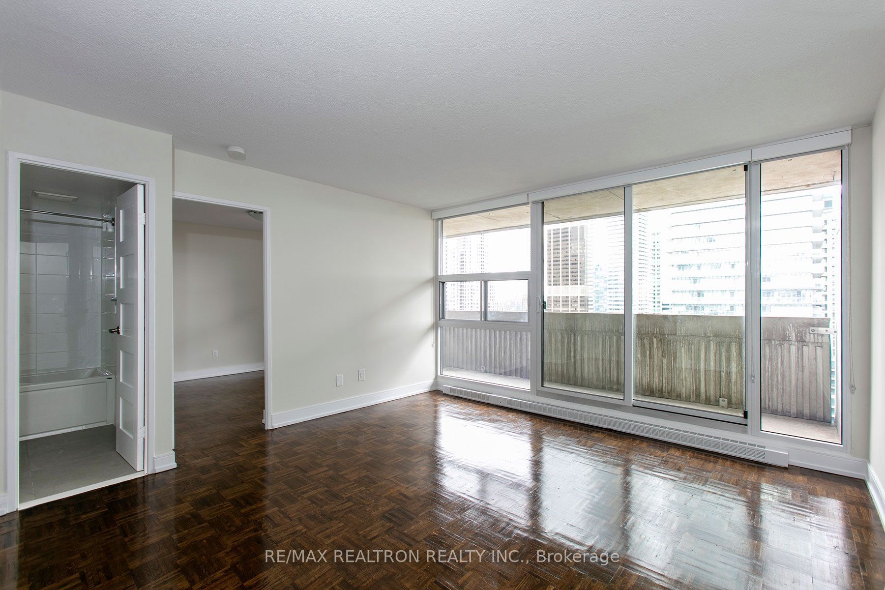 33 Isabella Street 311, Toronto, ON M4Y 2P7 photo 4