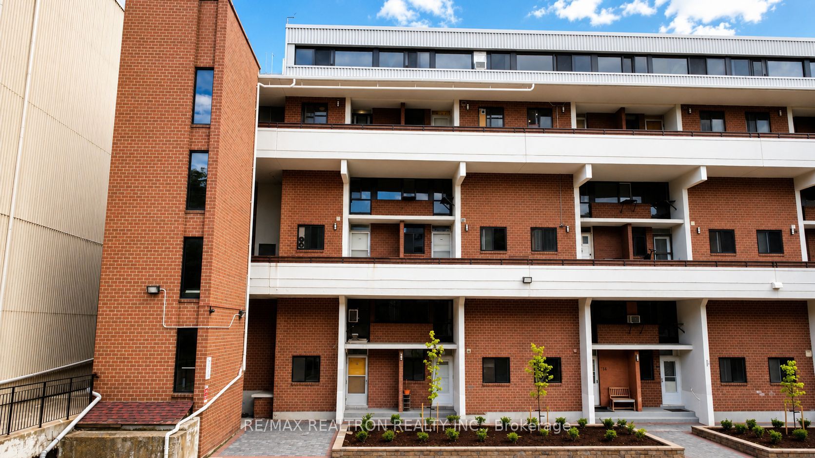 125 Leeward Glenway 112, Toronto, ON M3C 2Z6