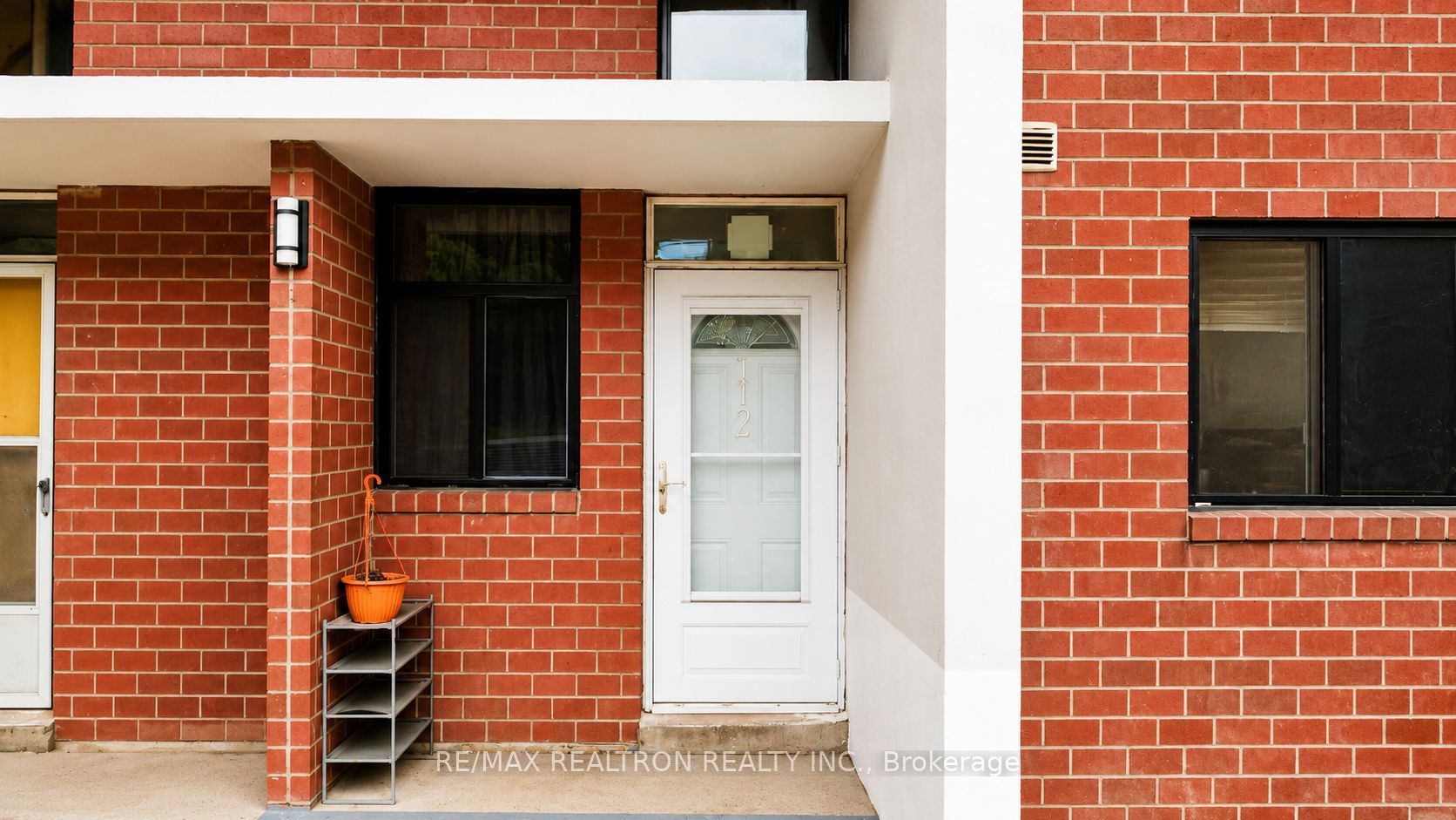 125 Leeward Glenway 112, Toronto, ON M3C 2Z6 photo 2