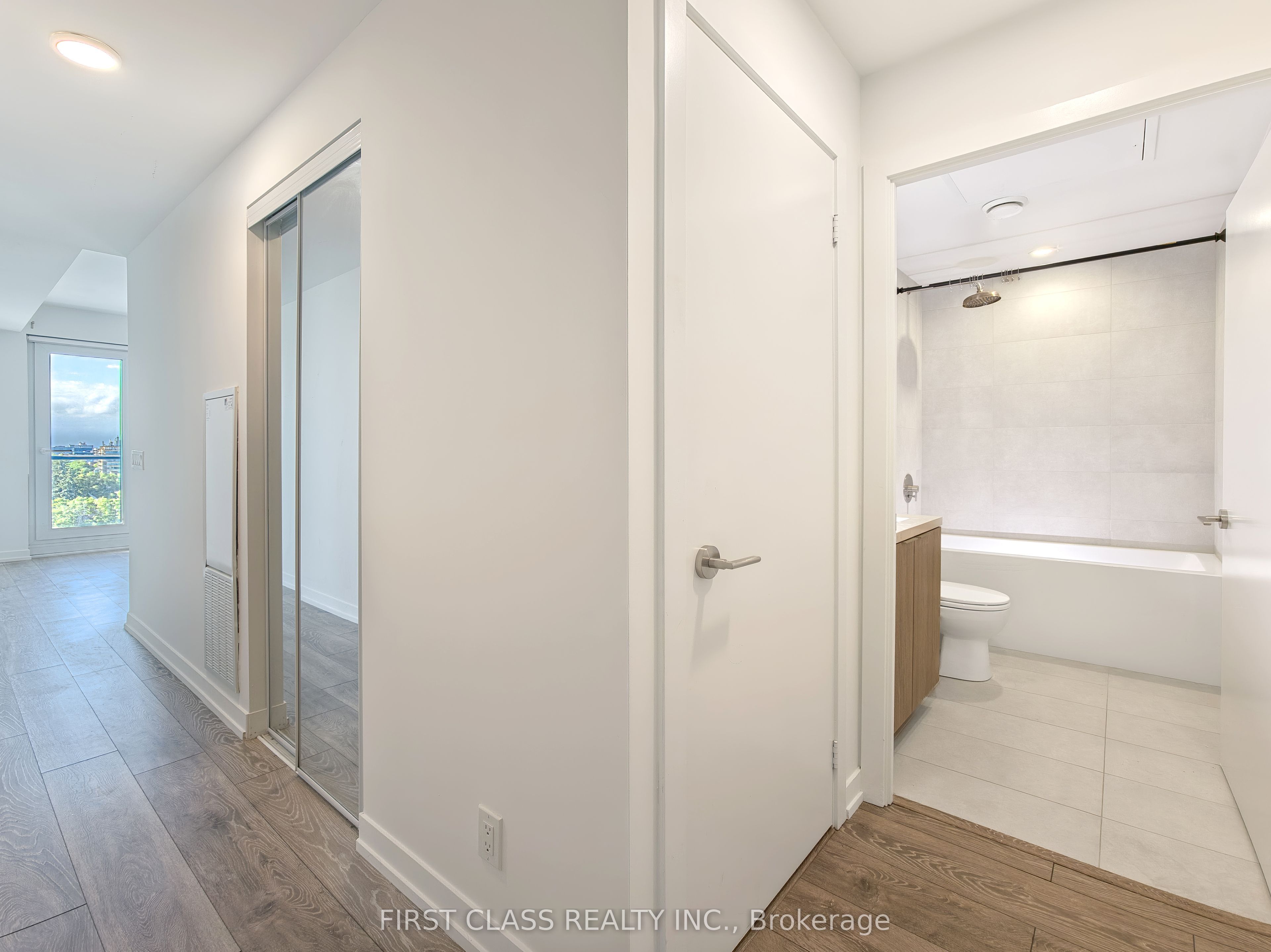 2020 Bathurst Street 1509, Toronto, ON M5P 0A6 photo 5