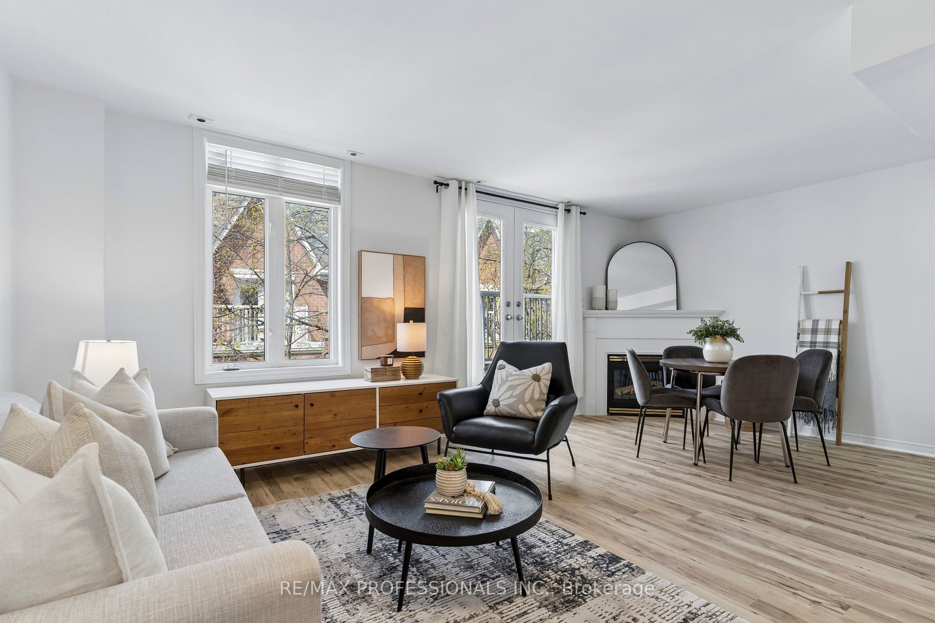 12 Sudbury Street 2010, Toronto, ON M6J 3W7