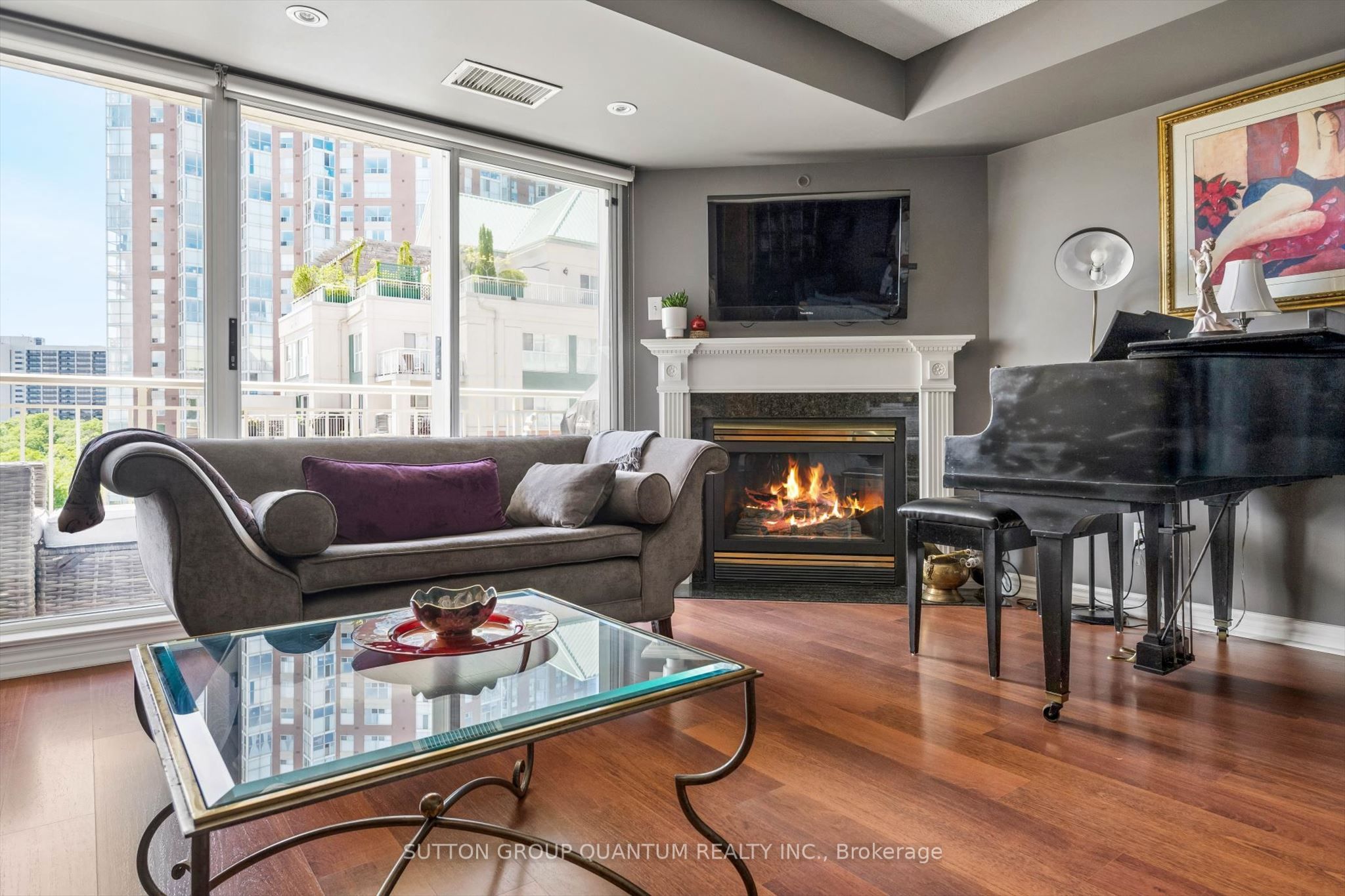 18 Concorde Place 818, Toronto, ON M3C 3T9