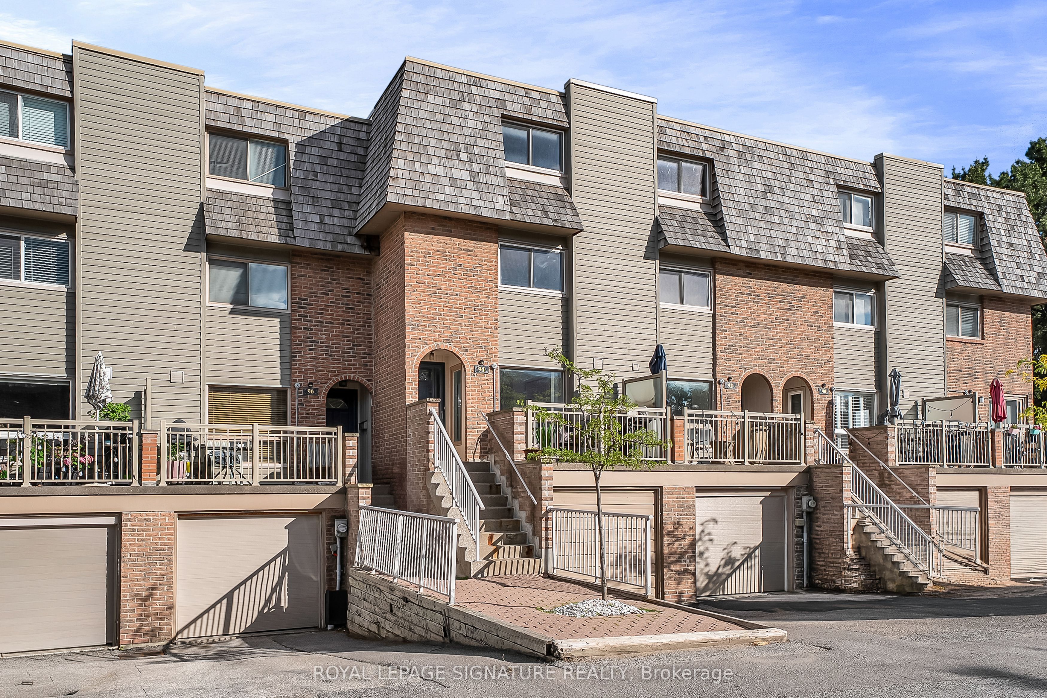 94 Dutch Myrtle Way, Toronto, ON M3B 3K8 photo 2