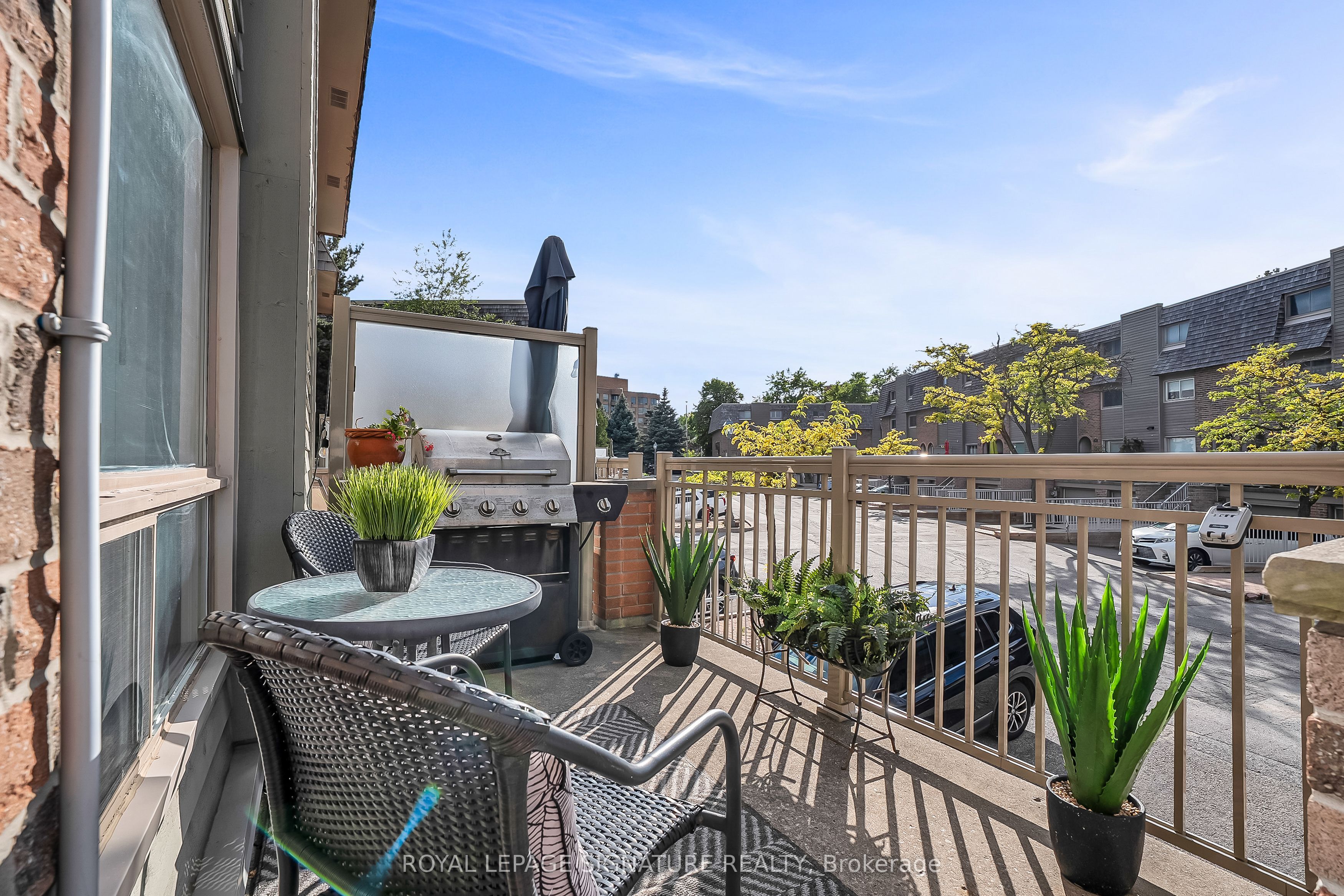 94 Dutch Myrtle Way, Toronto, ON M3B 3K8 photo 3