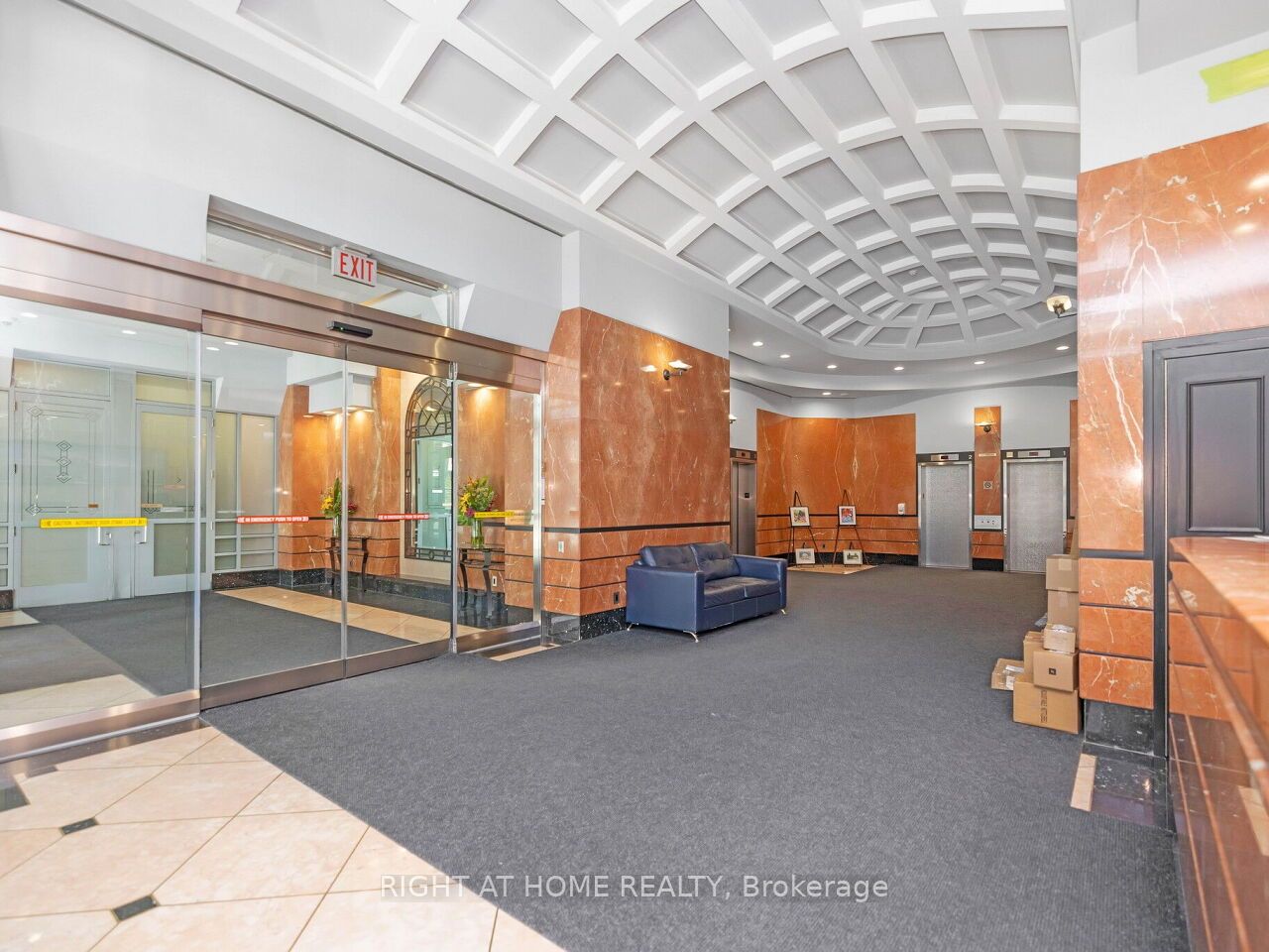 10 Yonge Street 1706, Toronto, ON M5E 1R4 photo 4