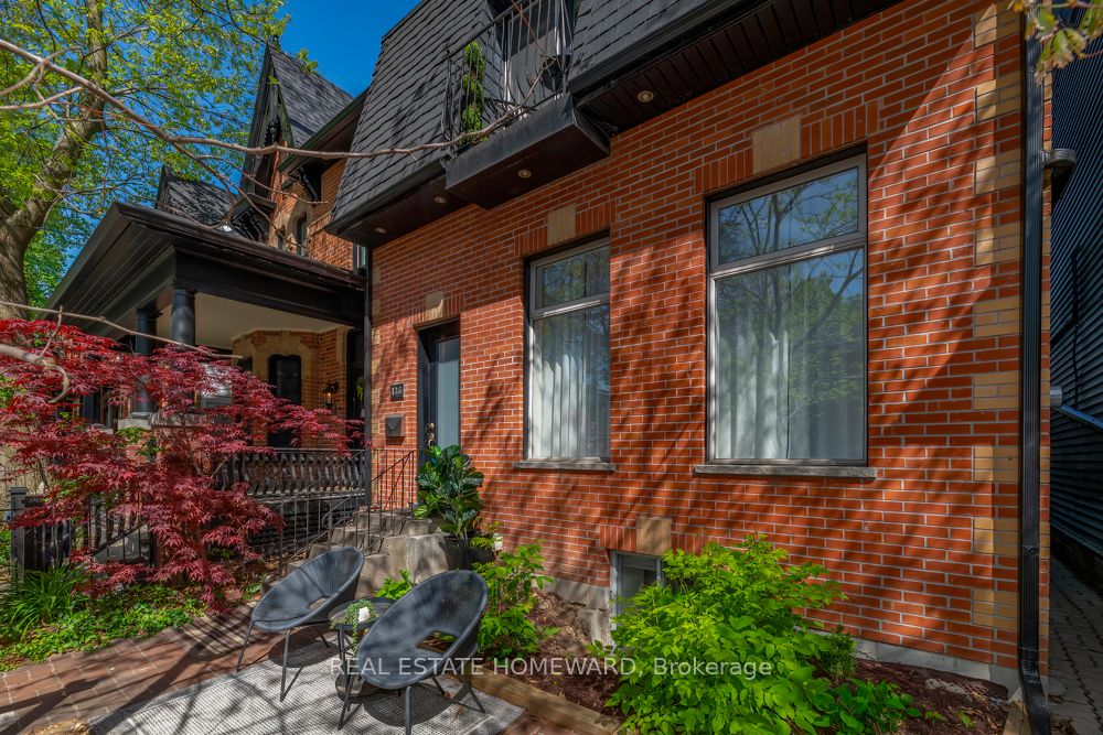 136 Spruce Street, Toronto, ON M5A 2J5