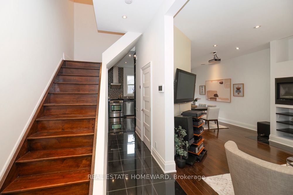 136 Spruce Street, Toronto, ON M5A 2J5 photo 2