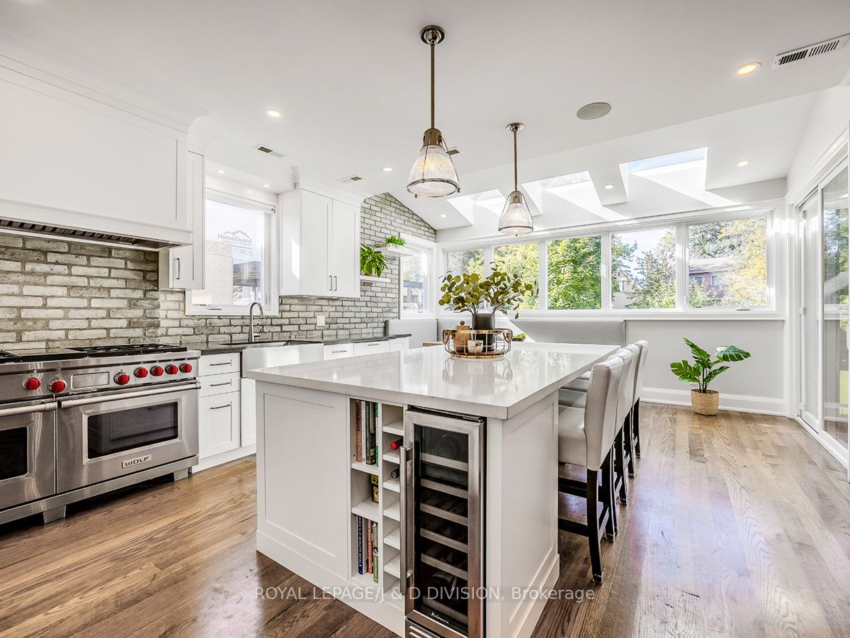 30 Broadleaf Road, Toronto, ON M3B 1C2 photo 3