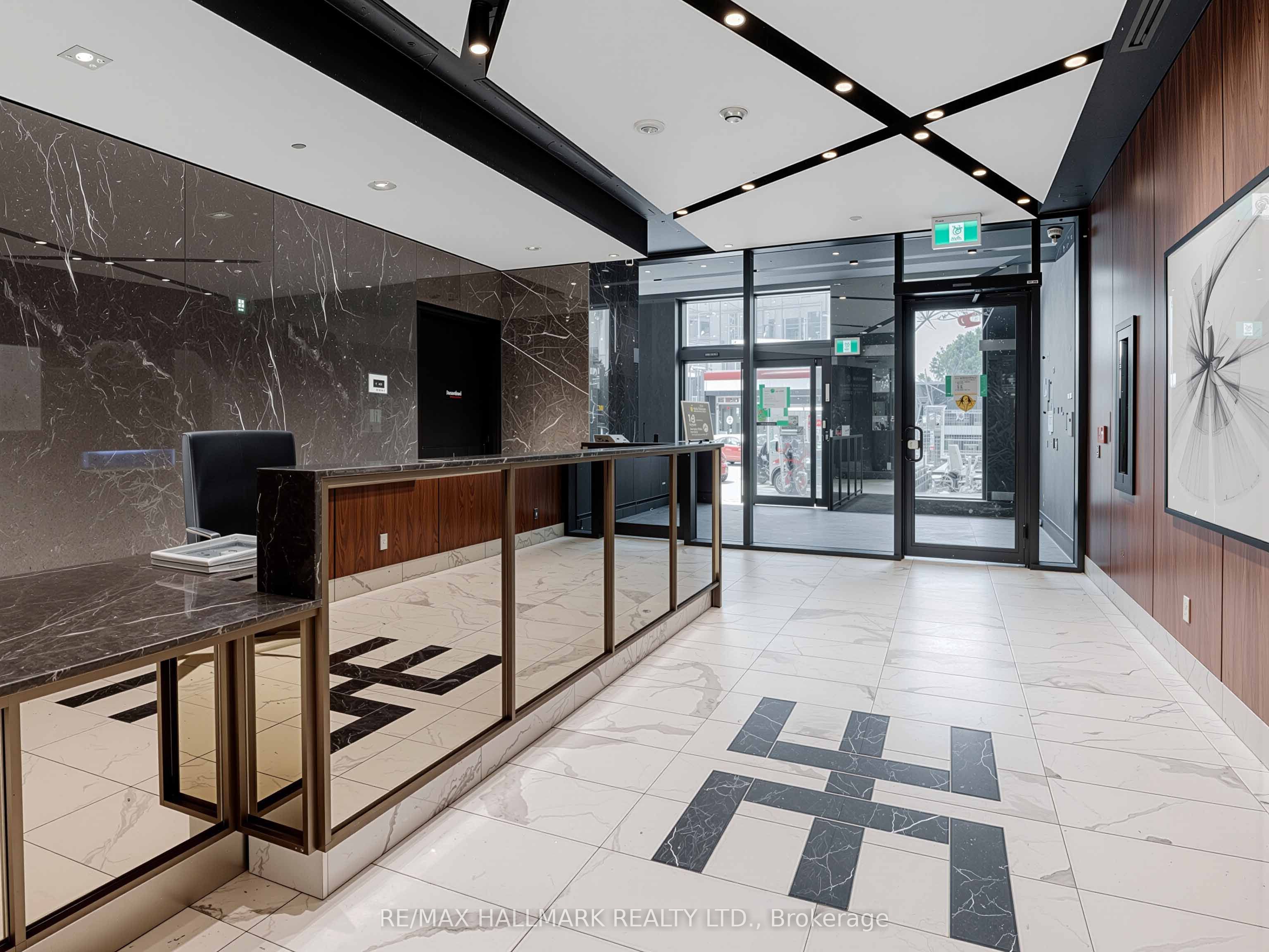 327 King Street W 1703, Toronto, ON M5V 0W7 photo 4