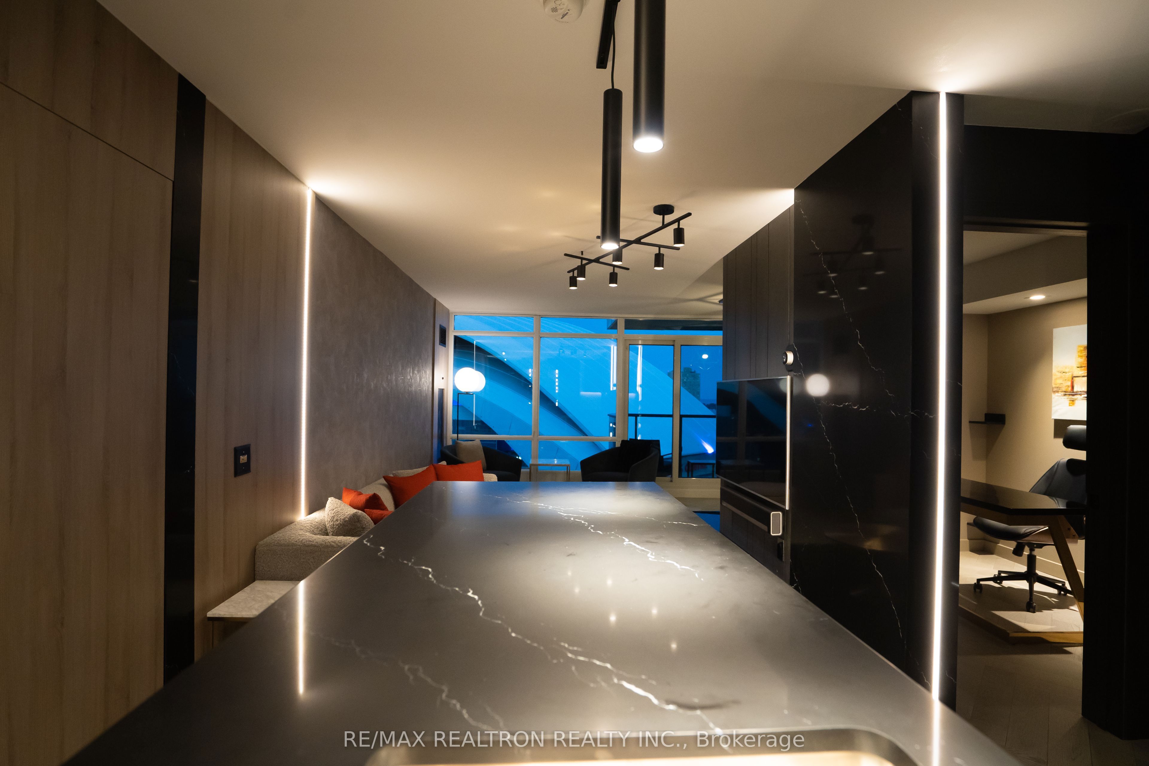 373 Front Street W 2307, Toronto, ON M5V 3R7 photo 2