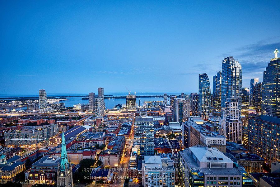 33 Lombard Street 4204, Toronto, ON M5C 3H8 photo 3
