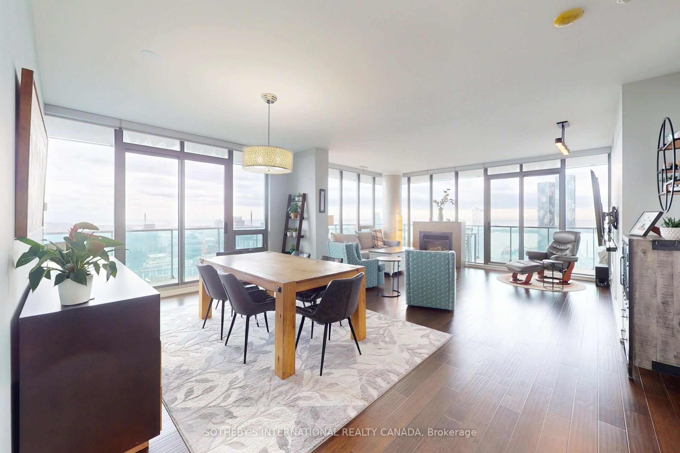 33 Lombard Street 4204, Toronto, ON M5C 3H8 photo 4