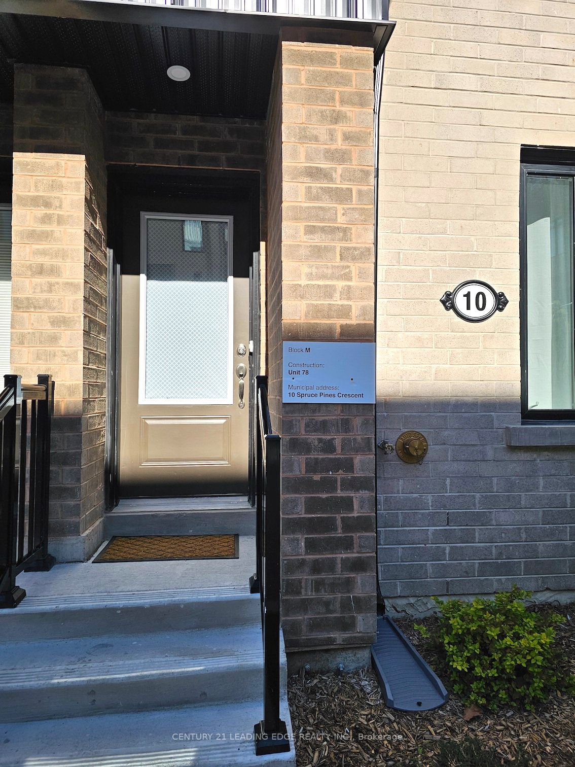 10 Spruce Pines Crescent Room 1, Toronto, ON M4A 1C5 photo 2