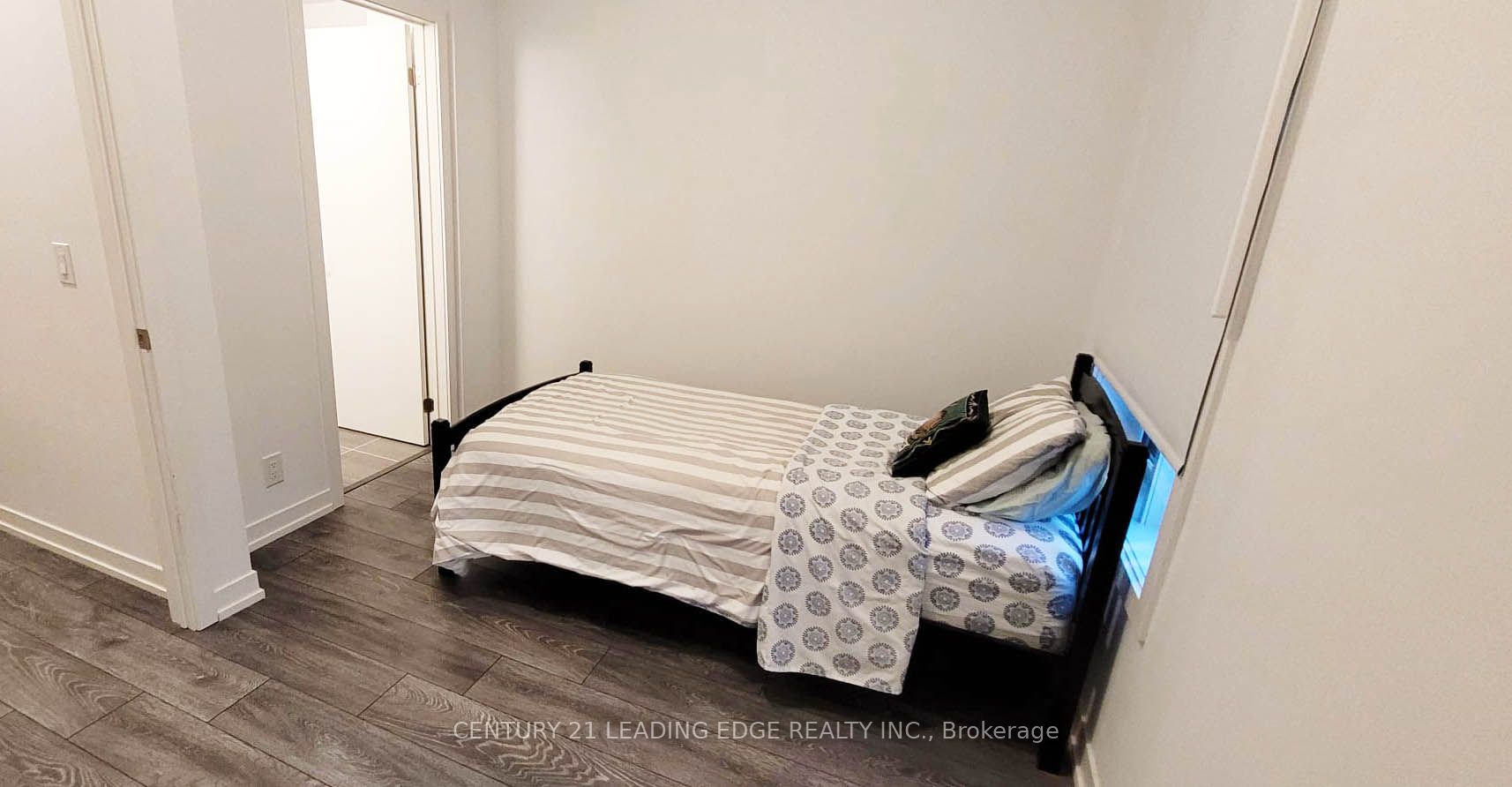 10 Spruce Pines Crescent Room 1, Toronto, ON M4A 1C5 photo 4