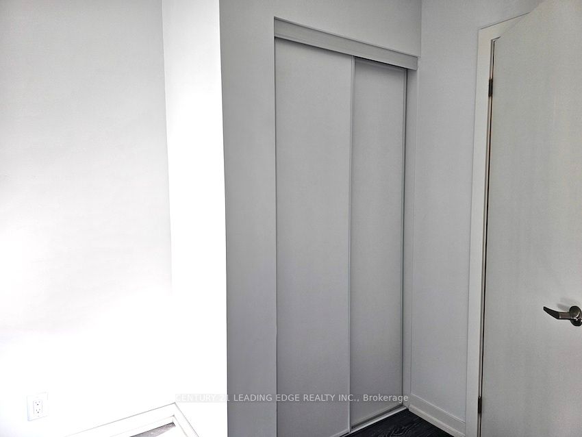 10 Spruce Pines Crescent Room 1, Toronto, ON M4A 1C5 photo 5
