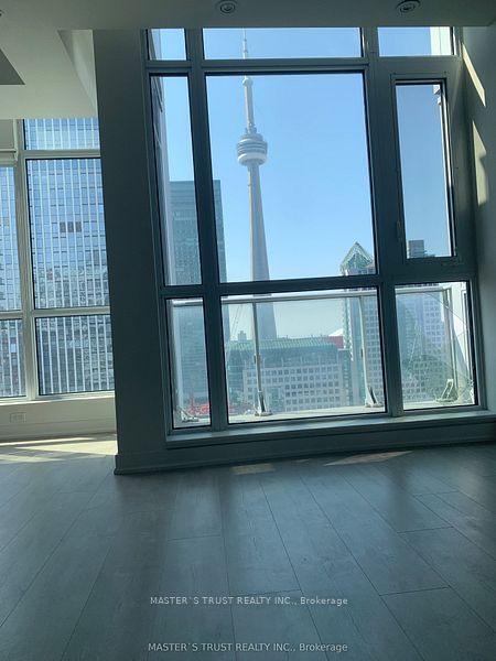 30 Nelson Street 2406, Toronto, ON M5V 0H5 photo 2