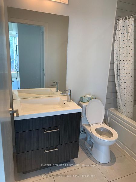 30 Nelson Street 2406, Toronto, ON M5V 0H5 photo 3