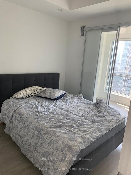 30 Nelson Street 2406, Toronto, ON M5V 0H5 photo 4