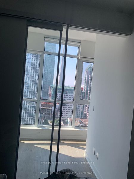 30 Nelson Street 2406, Toronto, ON M5V 0H5 photo 5