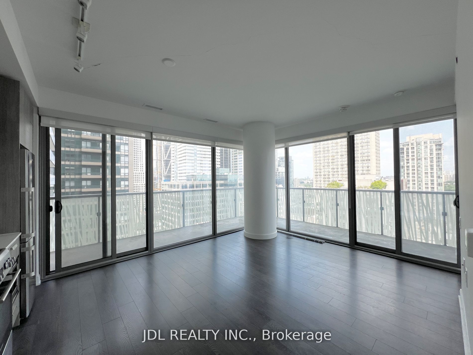 50 Charles Street E 2210, Toronto, ON M4Y 0C3 photo 2