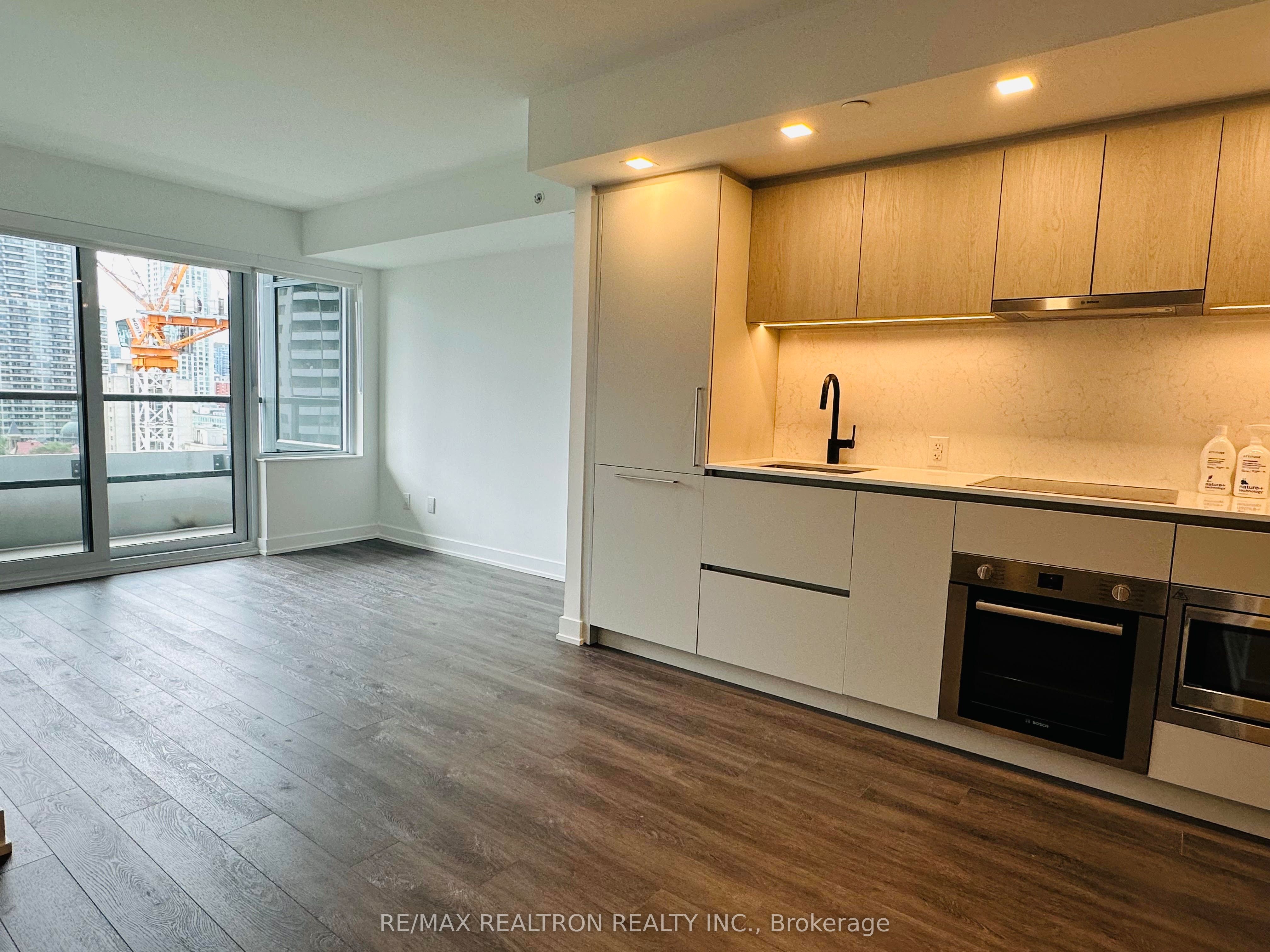 609 Sherbourne Street 1201, Toronto, ON M4X 0A4 photo 3
