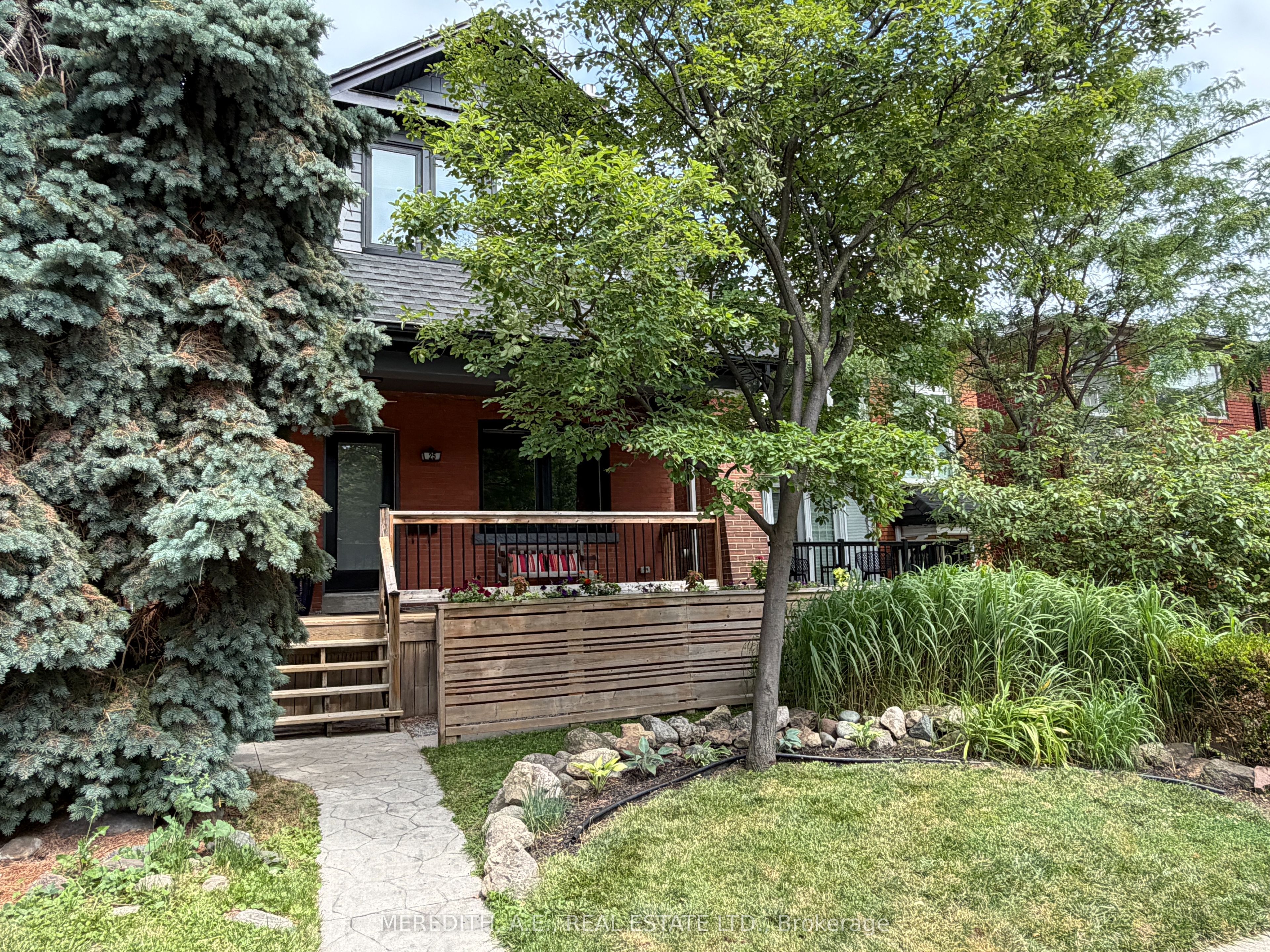25 Kenwood Avenue, Toronto, ON M6C 2R8 photo 3