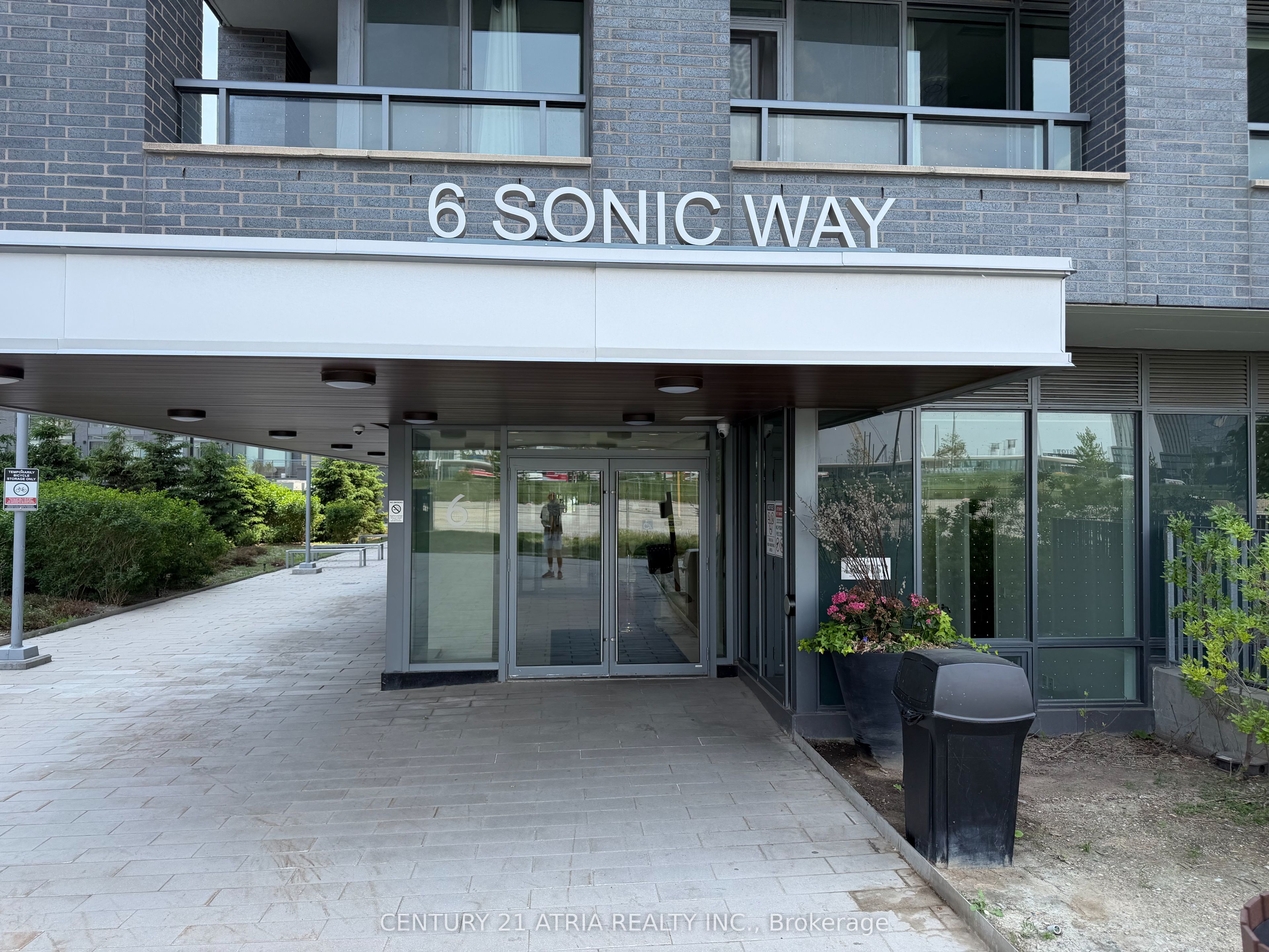 6 Sonic Way 2901, Toronto, ON M3C 0P1