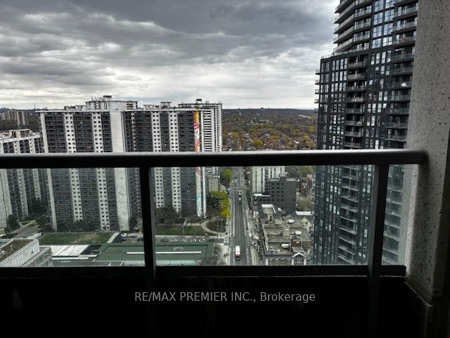 120 Homewood Avenue 2805, Toronto, ON M4Y 2J3 photo 5