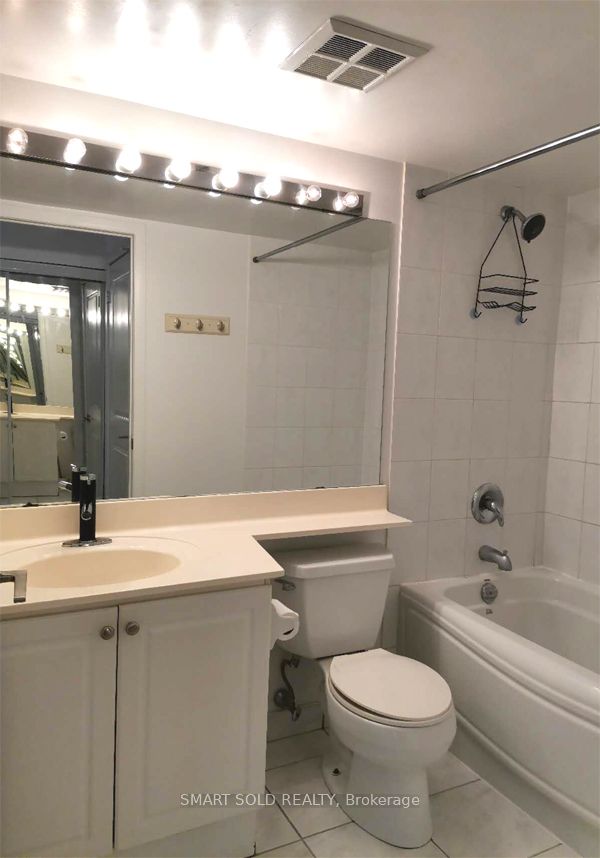 4978 Yonge Street 811, Toronto, ON M2N 7G8 photo 2