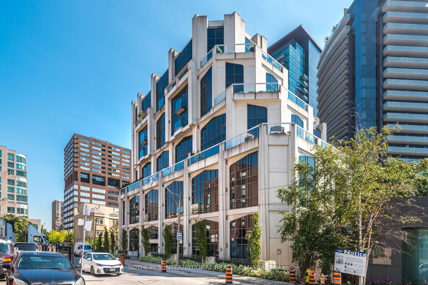 3 Mcalpine Street 207, Toronto, ON M5R 3T5