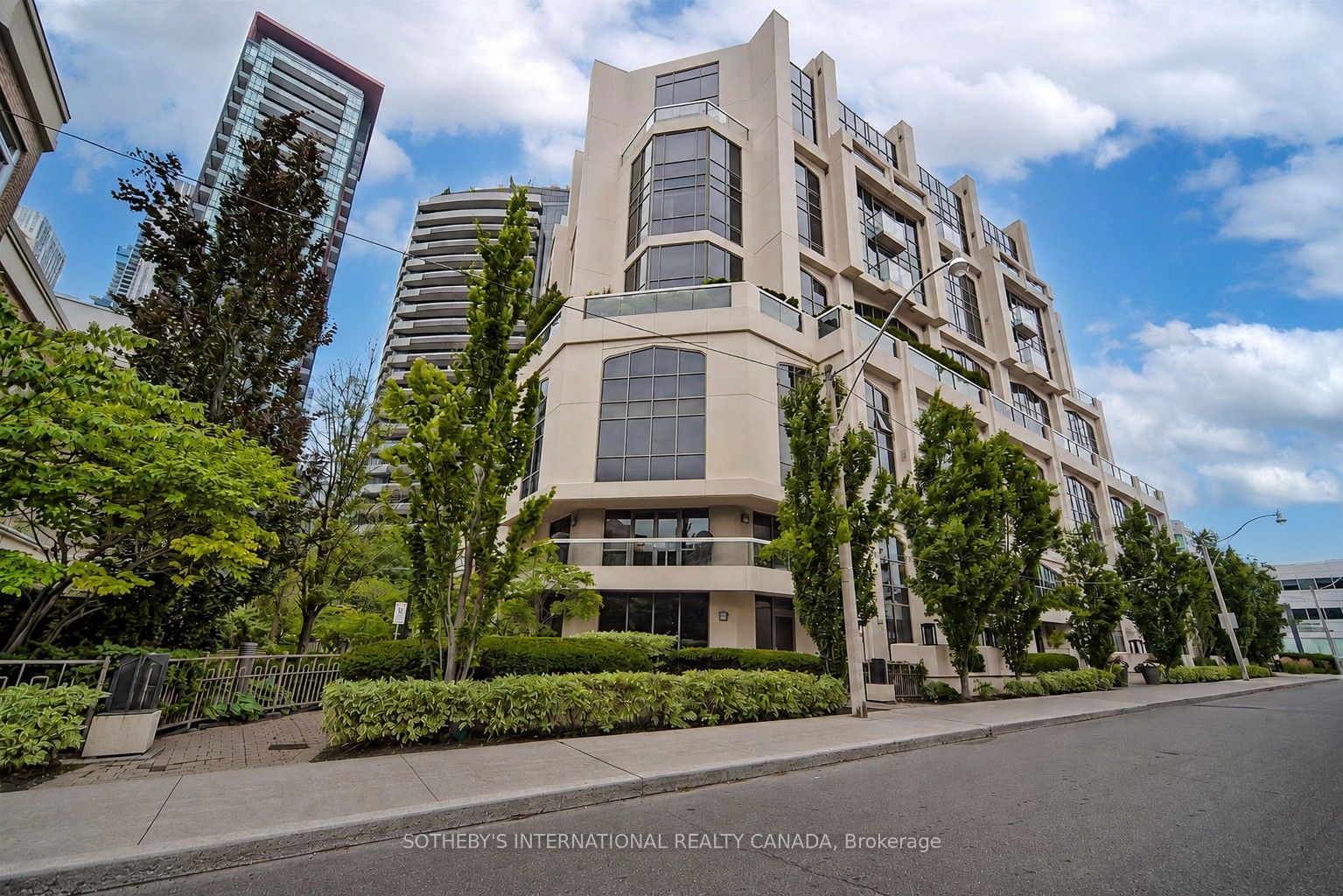 3 Mcalpine Street 207, Toronto, ON M5R 3T5 photo 3